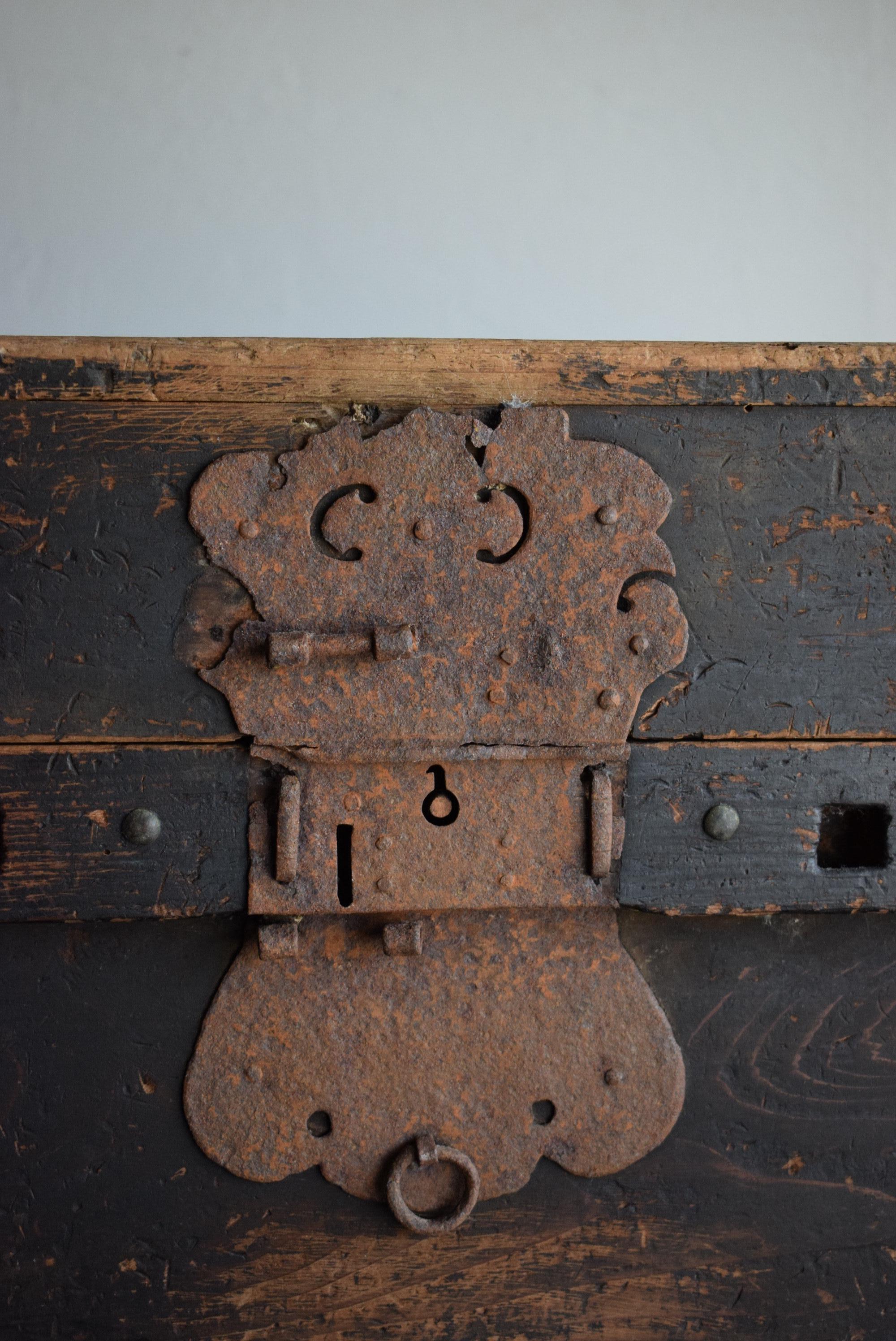 Japanese Antique Black Wooden Box 1860s-1900s/Sofa Table Tansu Mingei Storage For Sale 12