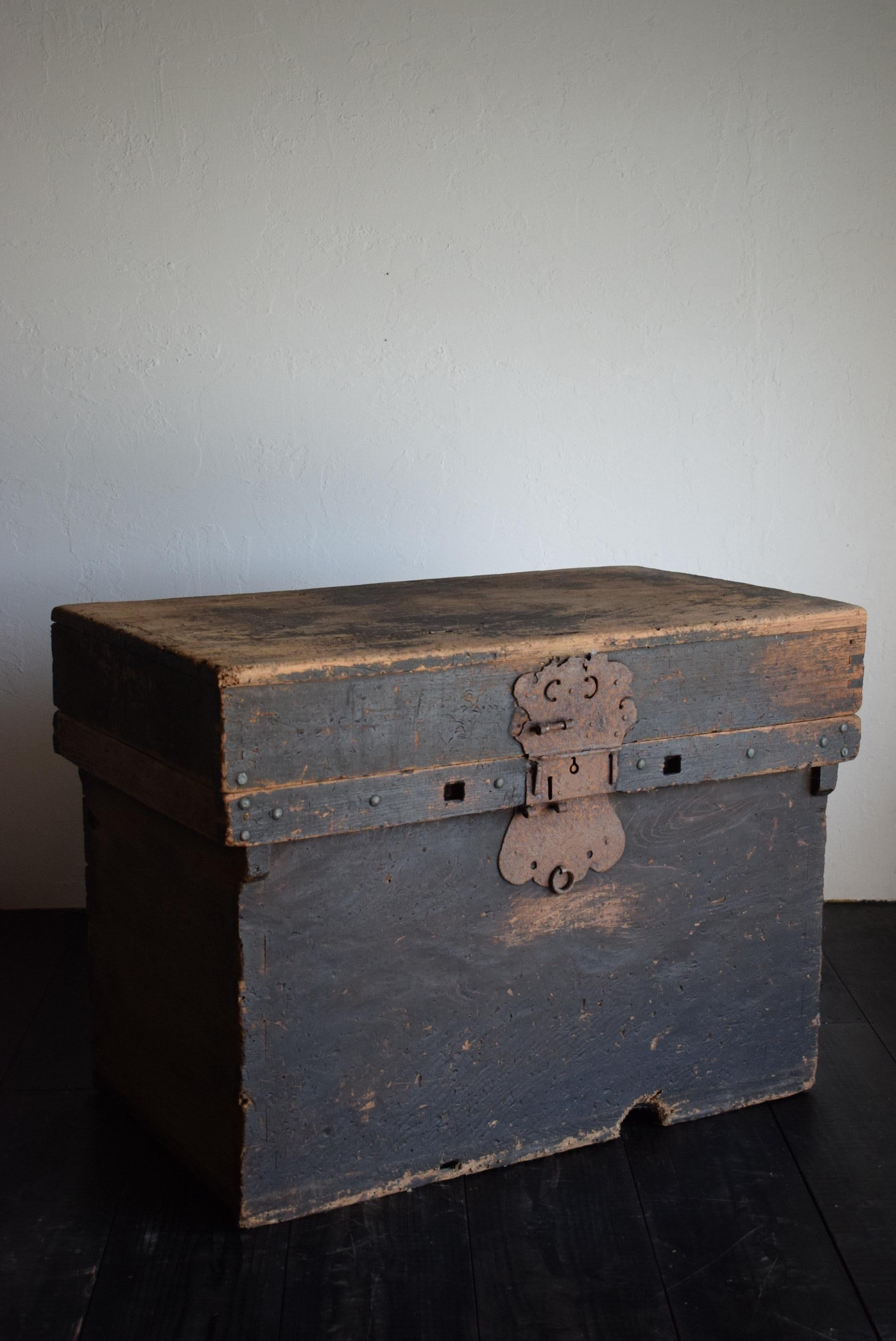 Meiji Japanese Antique Black Wooden Box 1860s-1900s/Sofa Table Tansu Mingei Storage For Sale