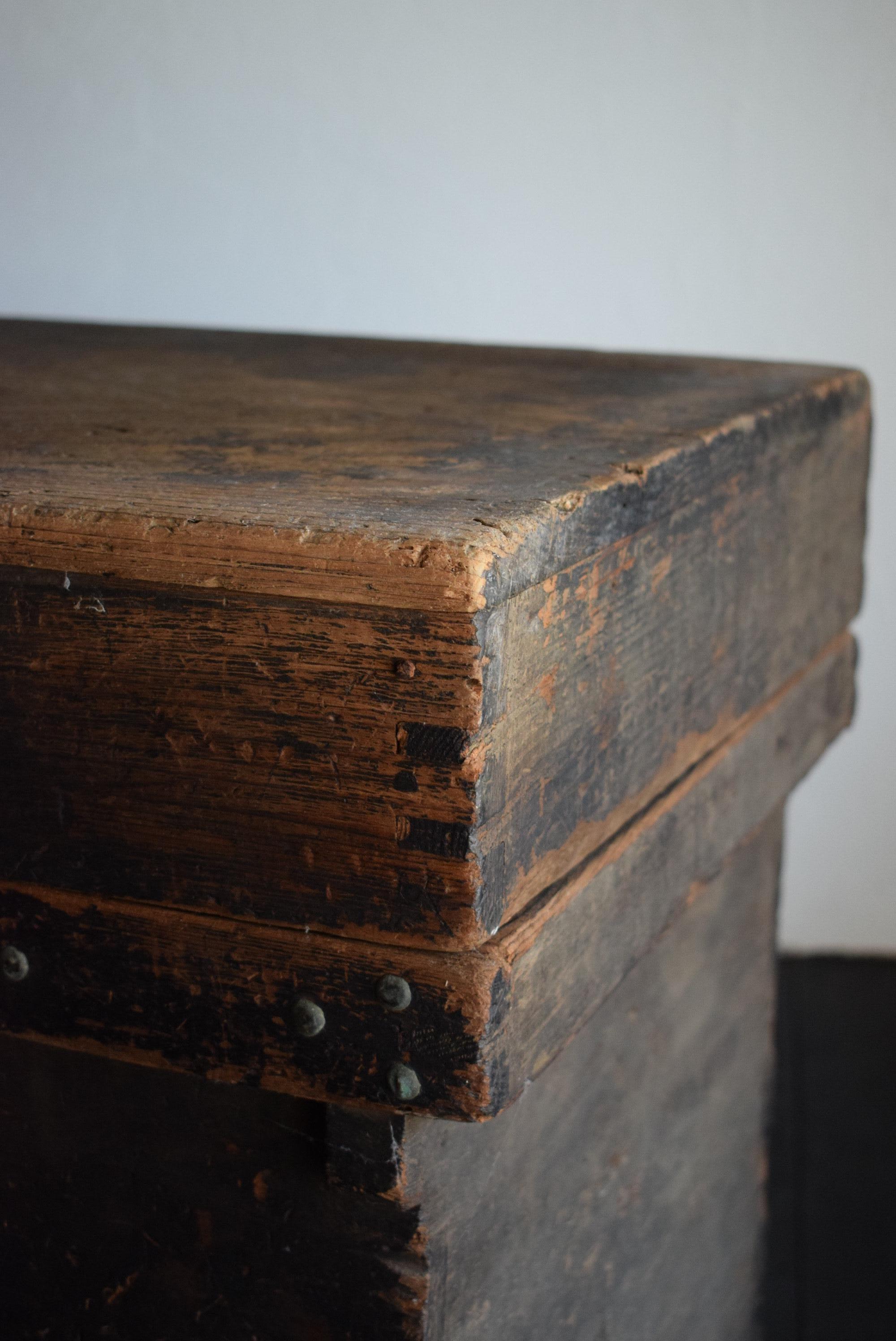 Japanische antike schwarze Holzschachtel 1860er-1900er Jahre/Sofa-Tisch Tansu Mingei Aufbewahrung im Zustand „Gut“ im Angebot in Sammu-shi, Chiba