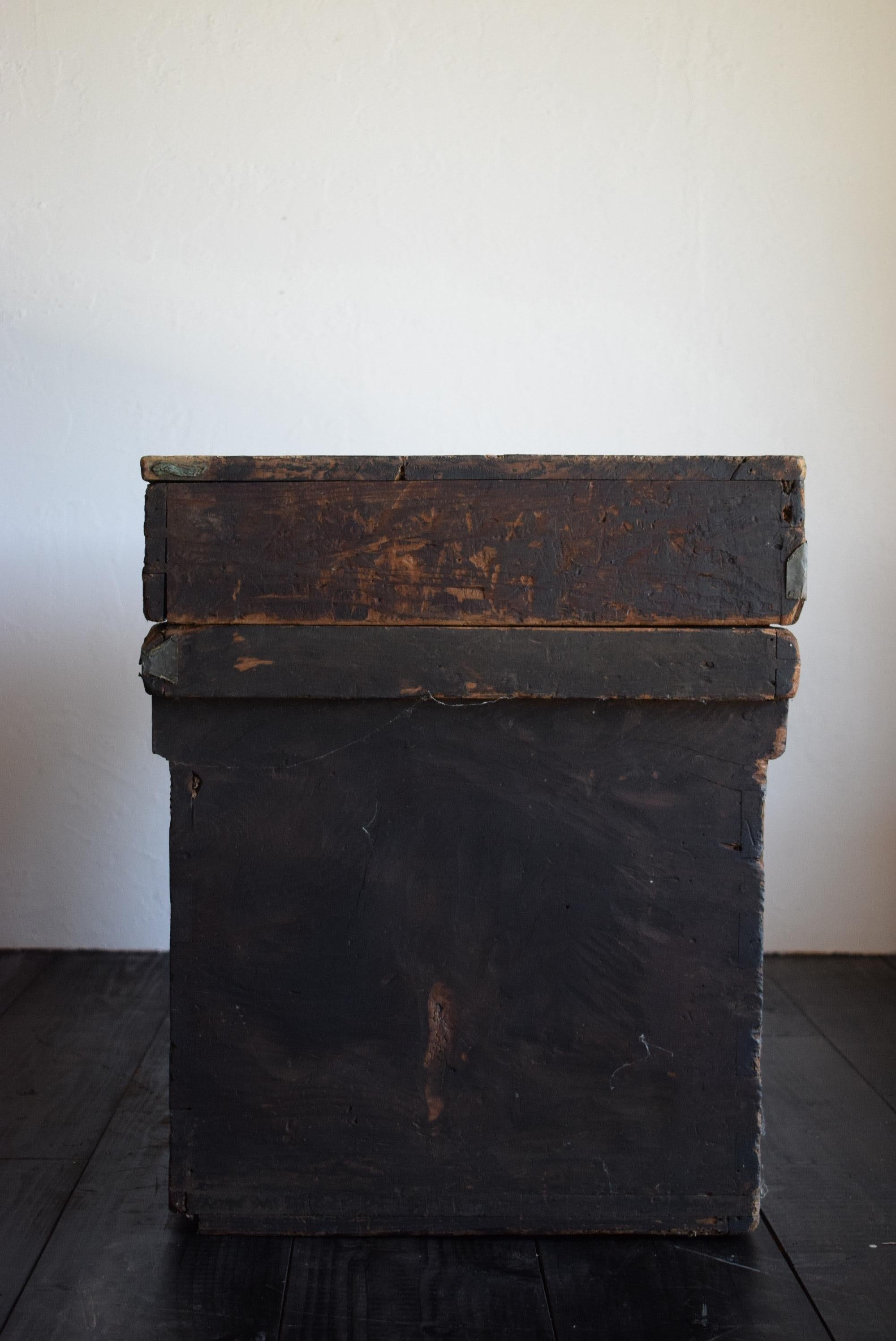 20th Century Japanese Antique Black Wooden Box 1860s-1900s/Sofa Table Tansu Mingei Storage For Sale