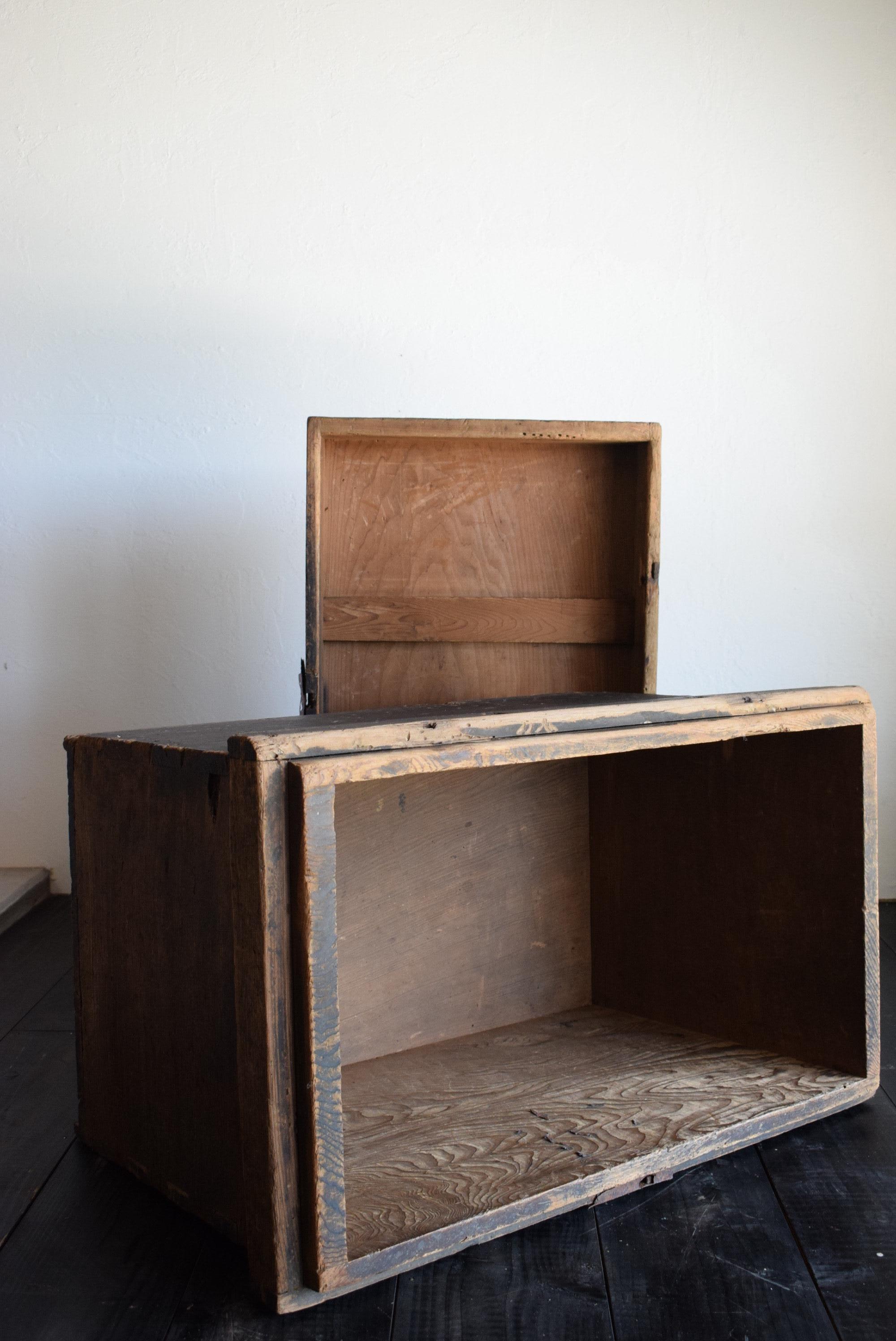 Japanische antike schwarze Holzschachtel 1860er-1900er Jahre/Sofa-Tisch Tansu Mingei Aufbewahrung im Angebot 3