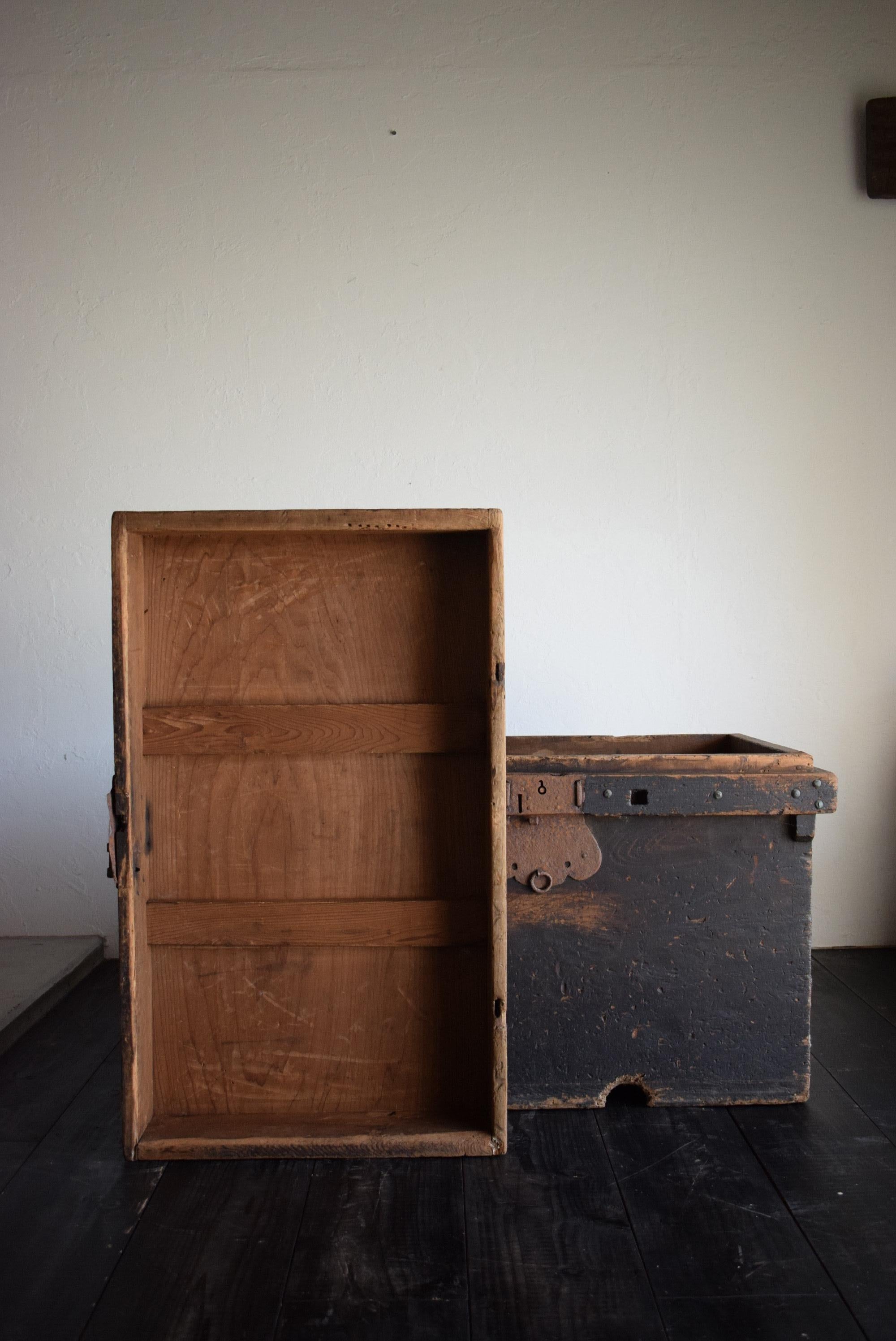 Japanese Antique Black Wooden Box 1860s-1900s/Sofa Table Tansu Mingei Storage For Sale 4