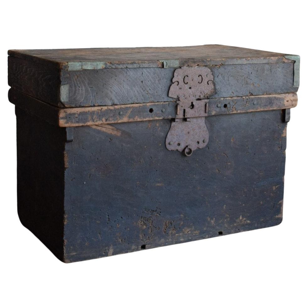 Boîte en bois noir antique japonaise des années 1860-1900/Table de rangement Tansu Mingei
