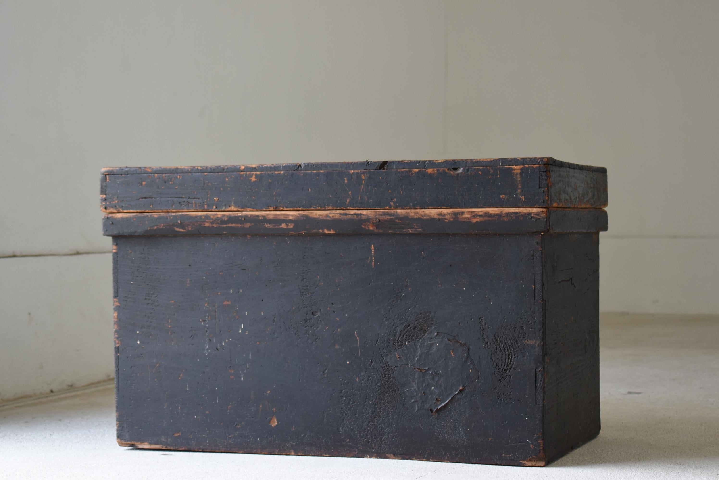Japanese Antique Black Wooden Box 1860s-1900s/Sofa Table Tansu Storage Wabi-Sabi In Good Condition In Sammu-shi, Chiba