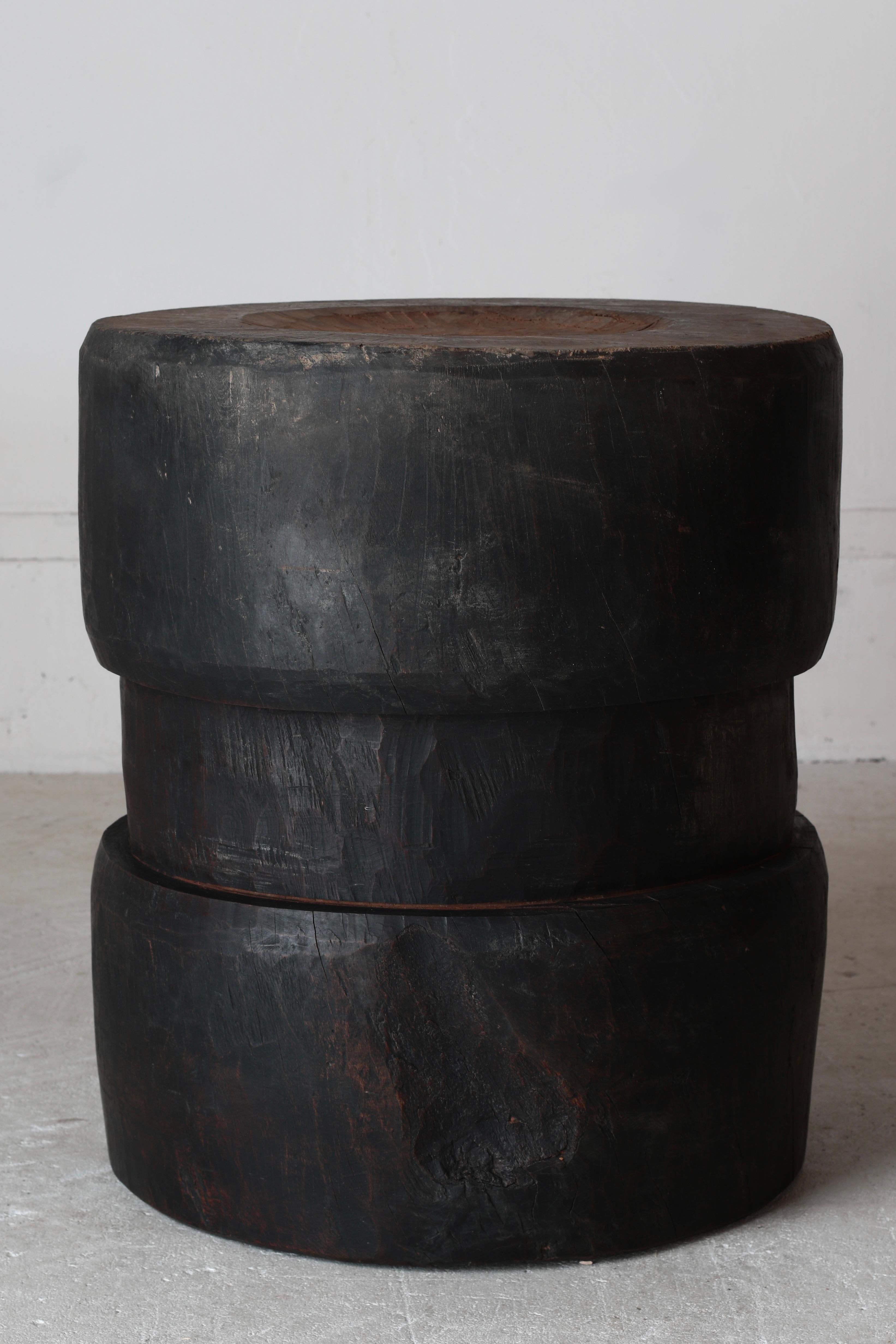 Table basse / table d'appoint japonaise ancienne en bois noir / 1868-1912s Wabi-sabi en vente 2