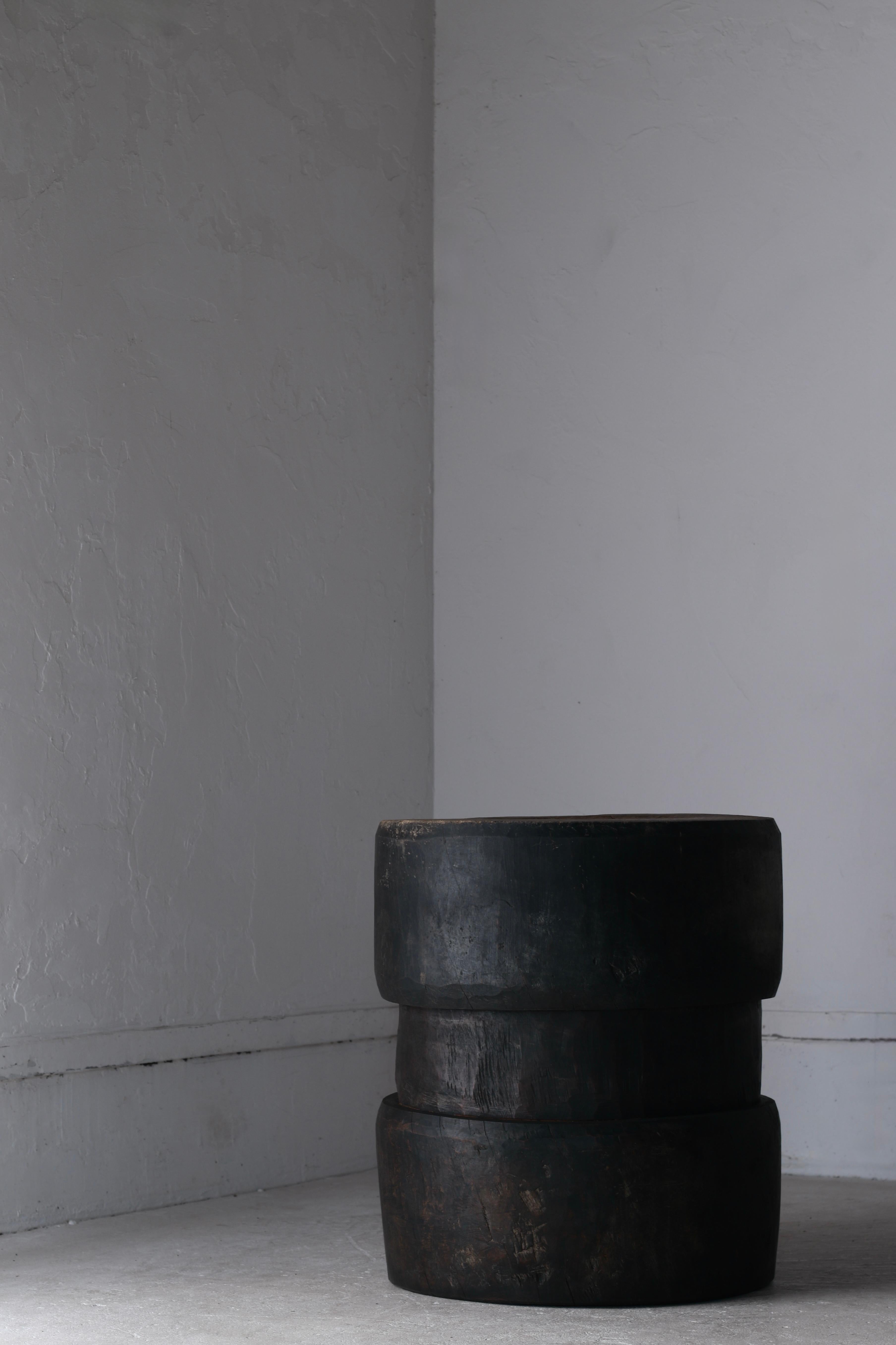 Table basse / table d'appoint japonaise ancienne en bois noir / 1868-1912s Wabi-sabi en vente 8