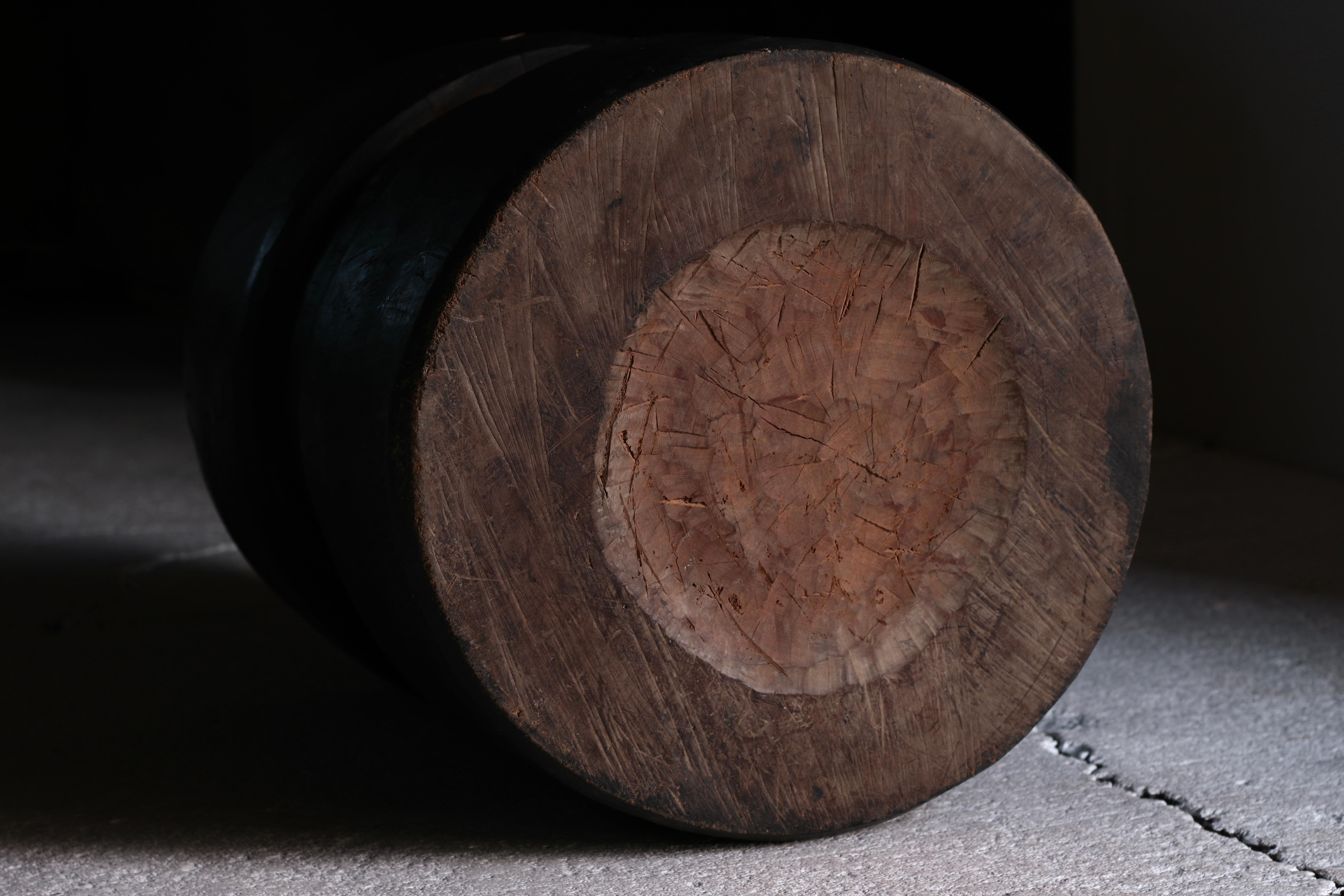 Table basse / table d'appoint japonaise ancienne en bois noir / 1868-1912s Wabi-sabi en vente 11