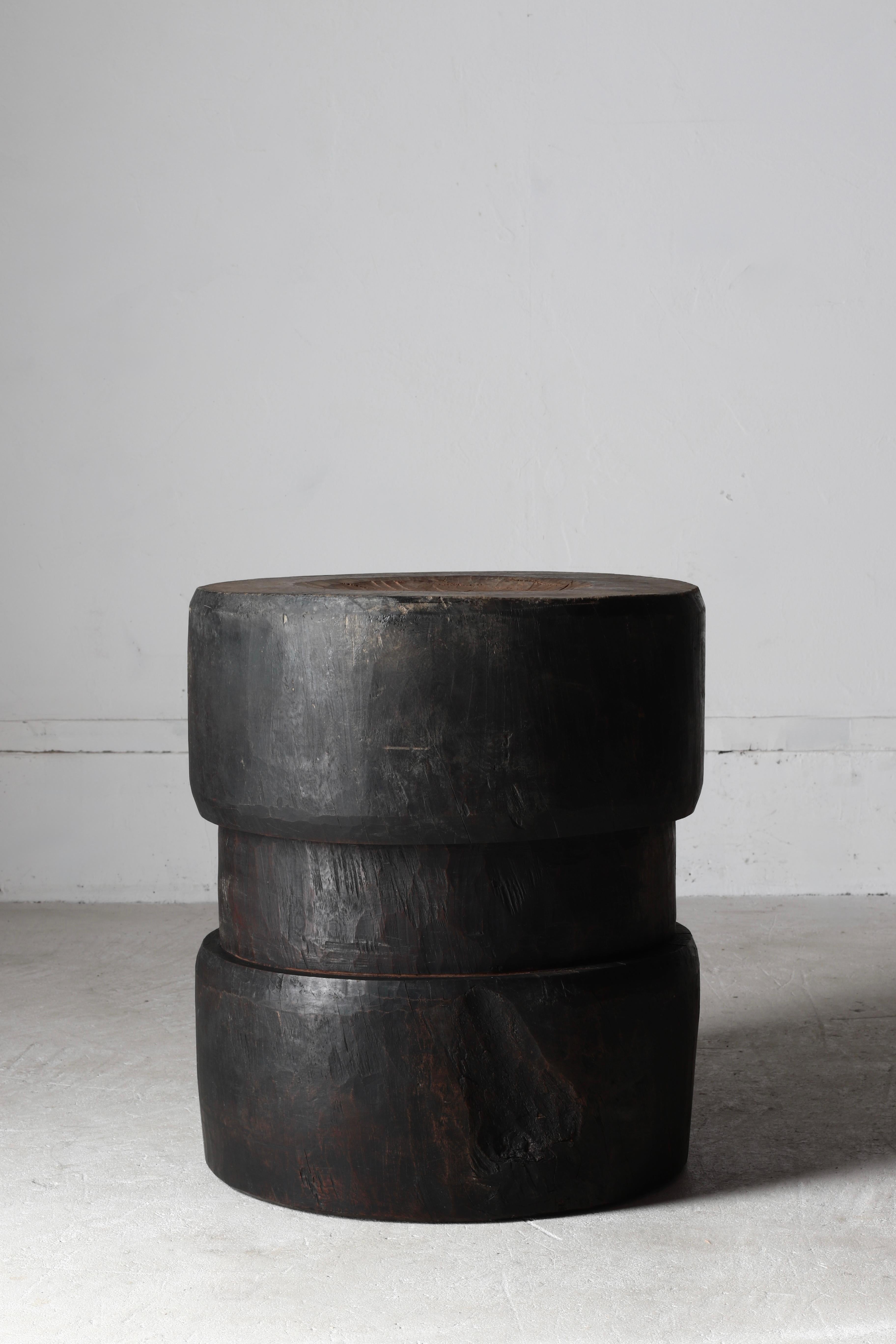 Meiji Table basse / table d'appoint japonaise ancienne en bois noir / 1868-1912s Wabi-sabi en vente