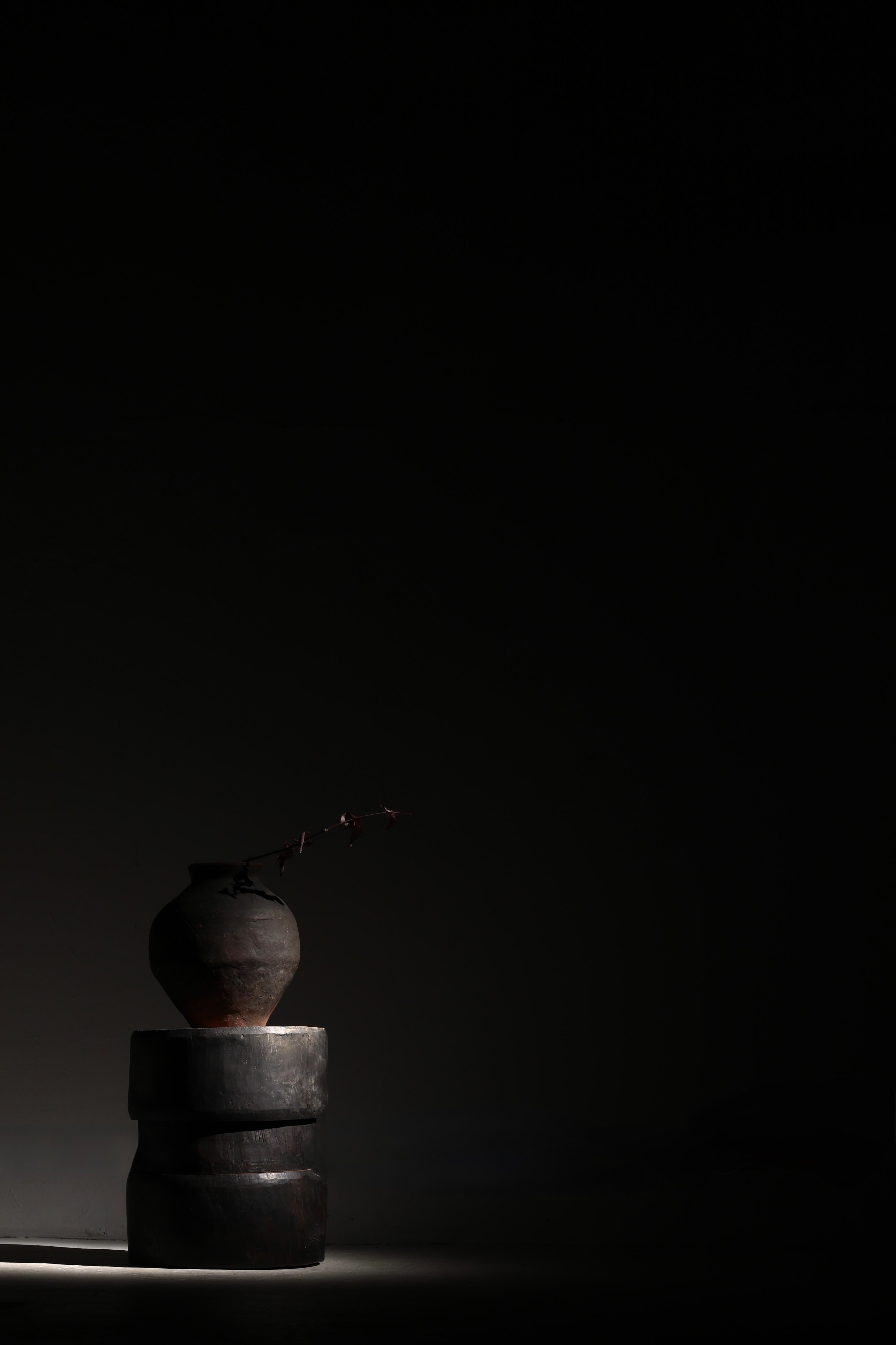 XIXe siècle Table basse / table d'appoint japonaise ancienne en bois noir / 1868-1912s Wabi-sabi en vente