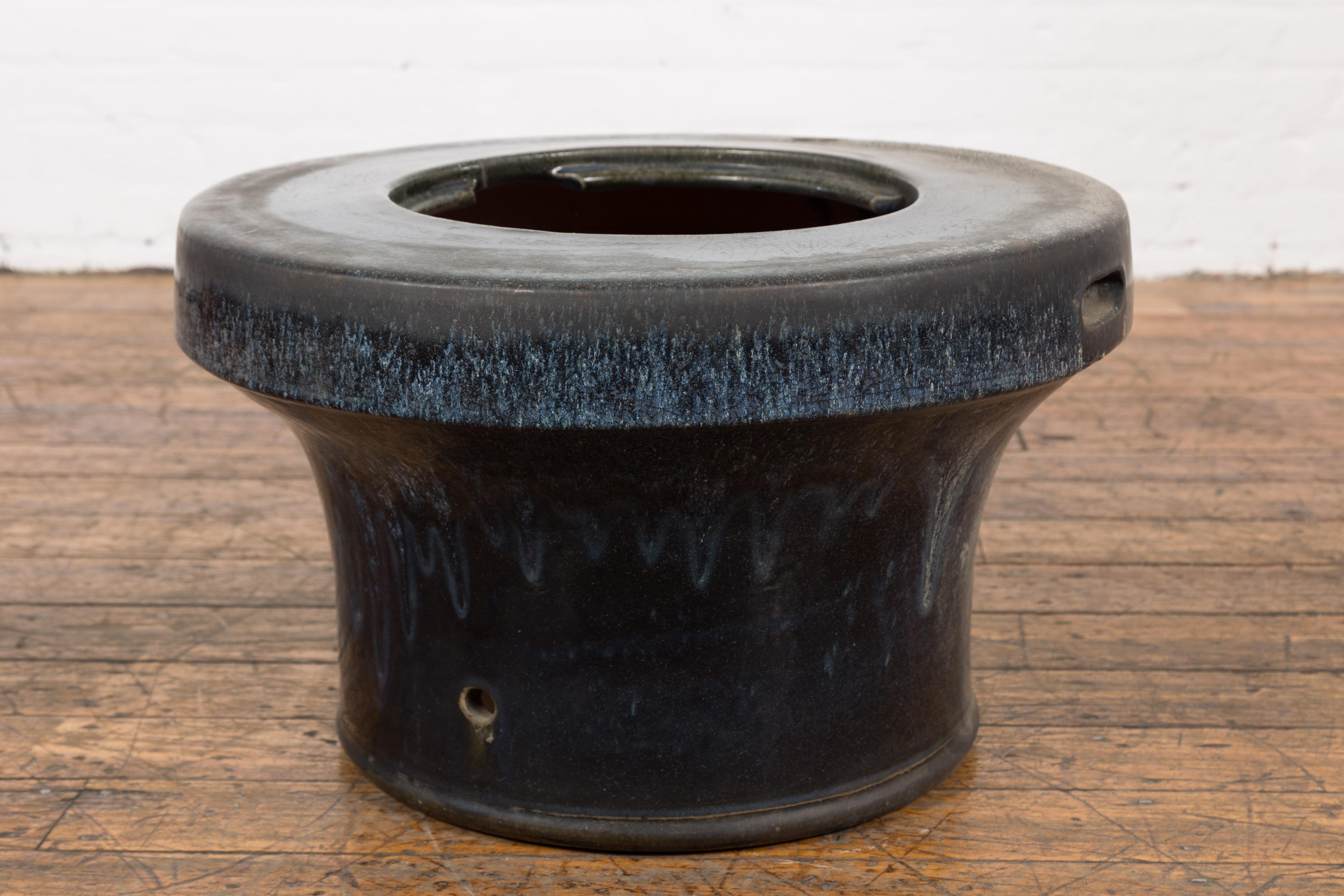 Antiker japanischer Hibachi aus blau-schwarz glasierter Keramik zum Trinken von Saké im Angebot 10