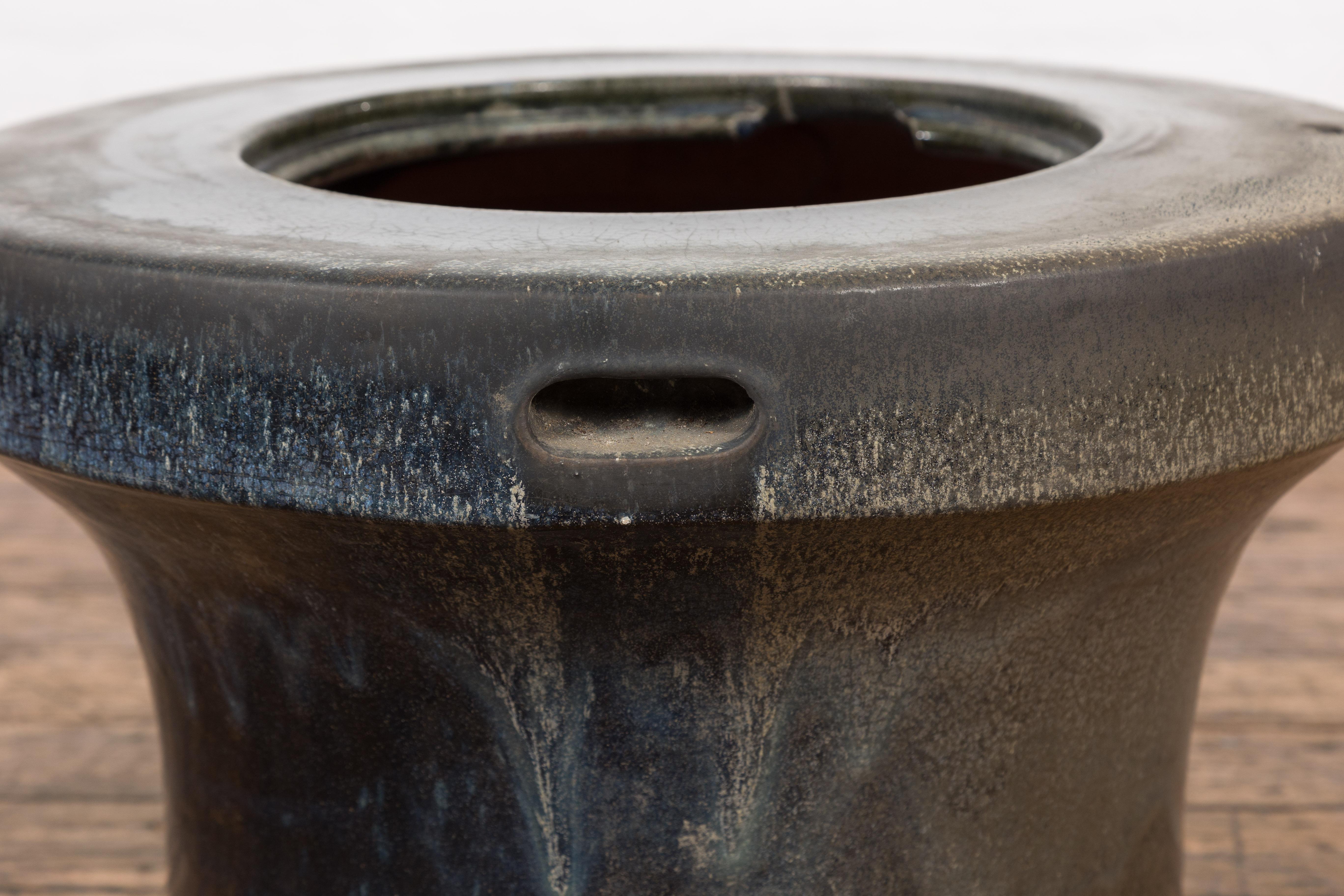 Antiker japanischer Hibachi aus blau-schwarz glasierter Keramik zum Trinken von Saké im Angebot 11