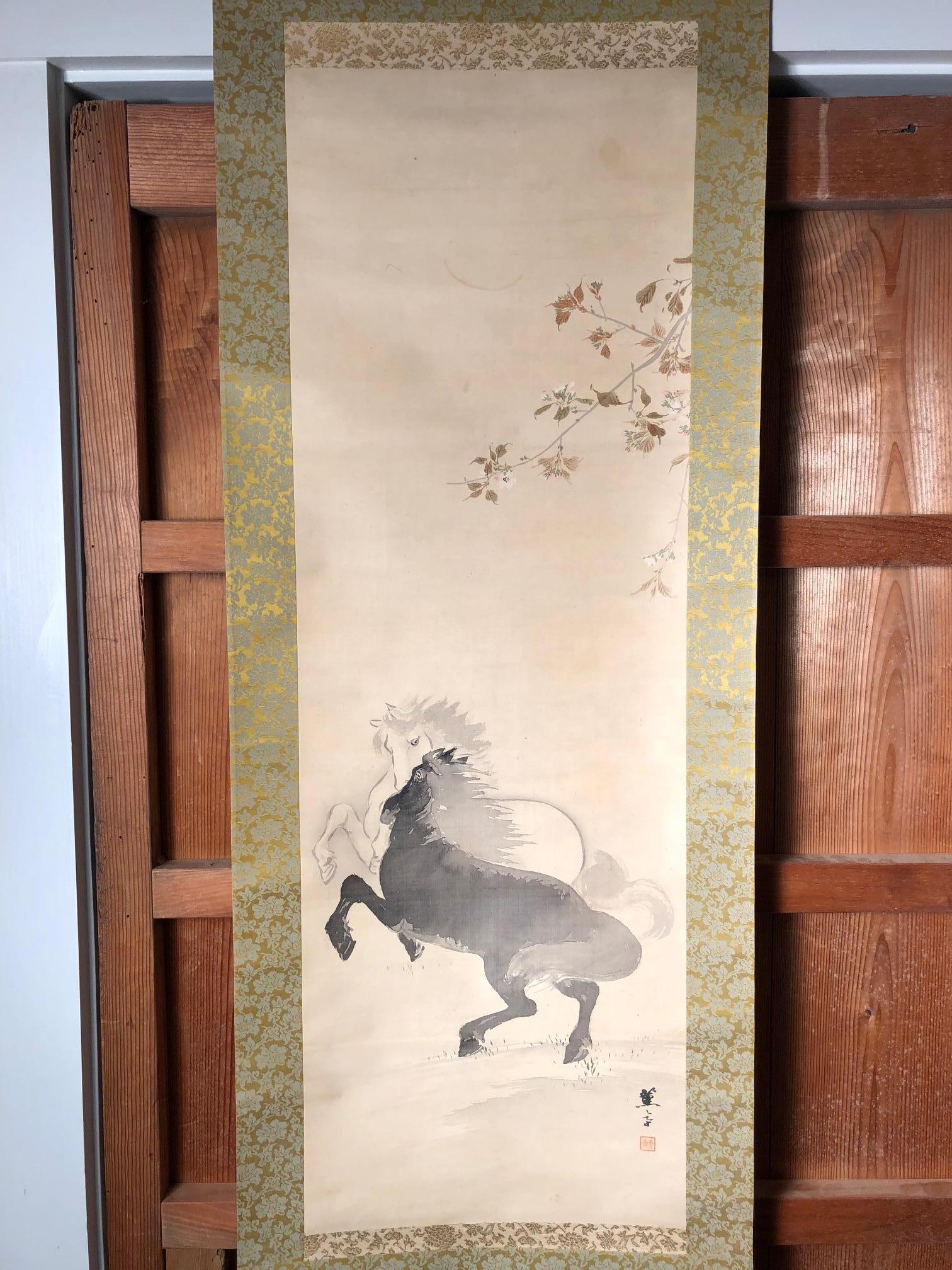 A bold, spectacular Japanese hand-brushed, hand-painted silk scroll of two horses- worthy of your favourite room
Hand painting on silk in simple soft pleasing colors, signed.

Inscription:
Artist: Kayoda
Bone rollers.

Japan, attractive composition