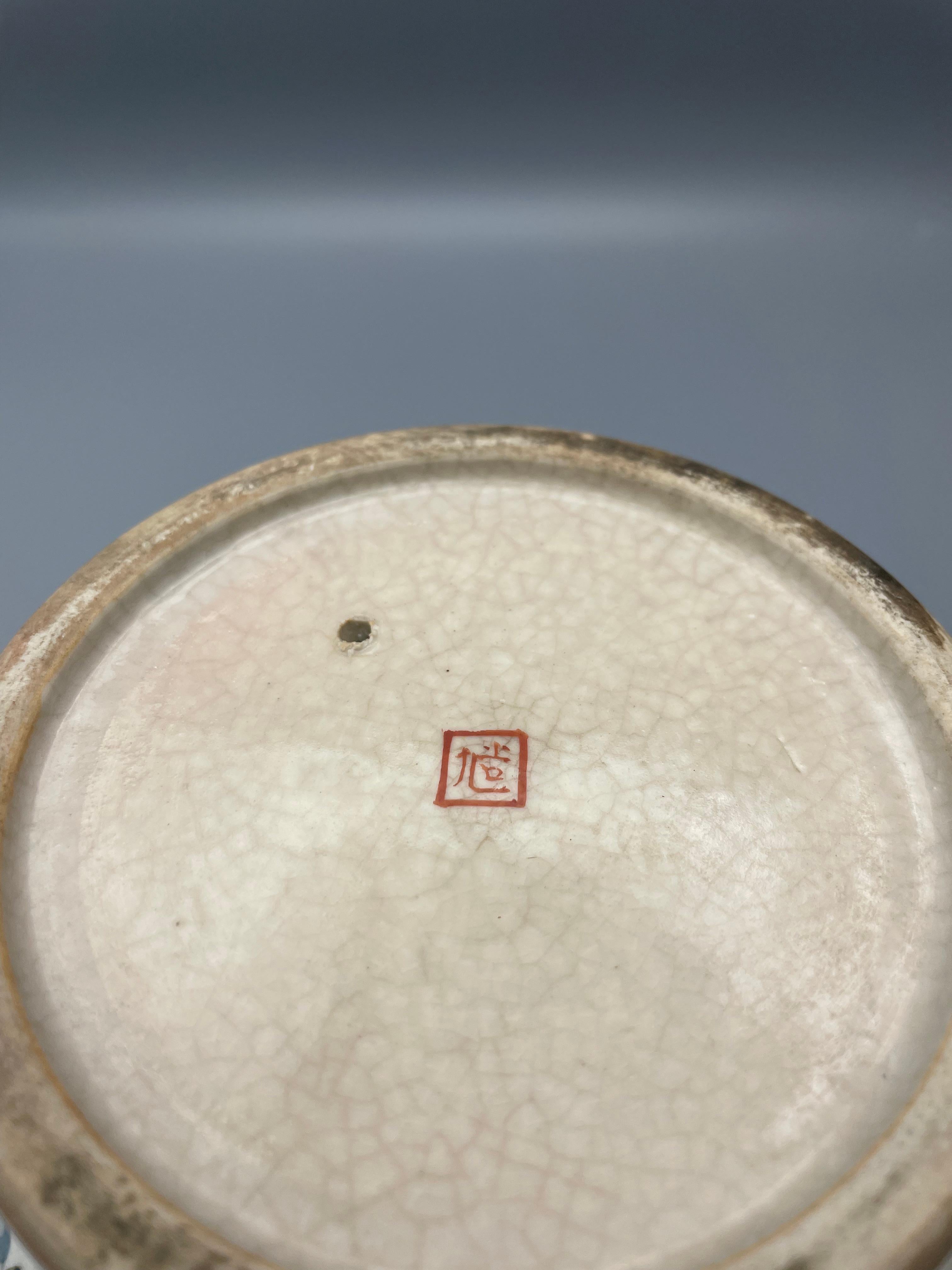 Japanese Antique Bowl of Kutani-Yaki with Goldfish 1920s Taisho Era 4
