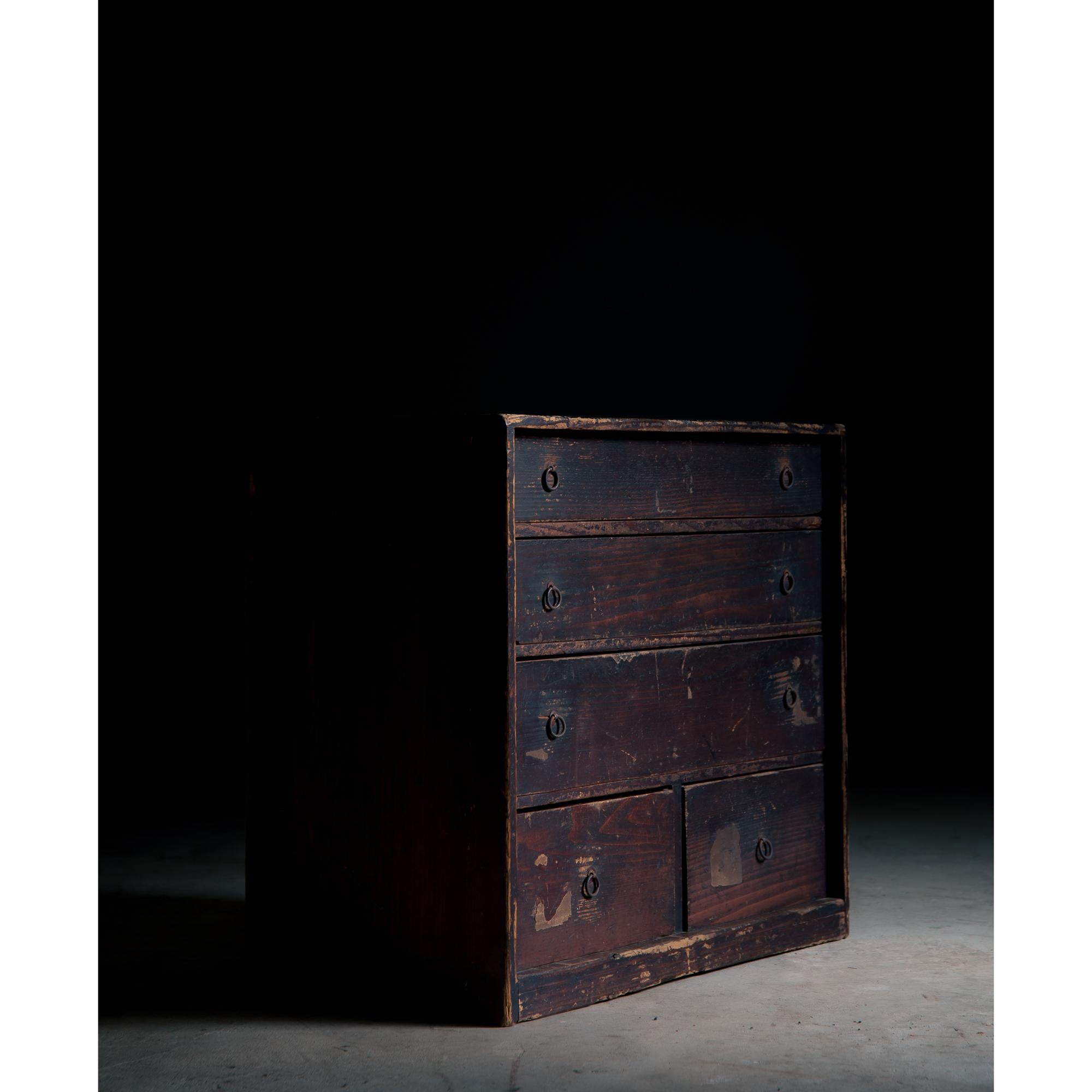 XIX secolo 1850s-60s Japanese antique box chest of drawers, Edo era. wabi sabi urushi tansu in vendita