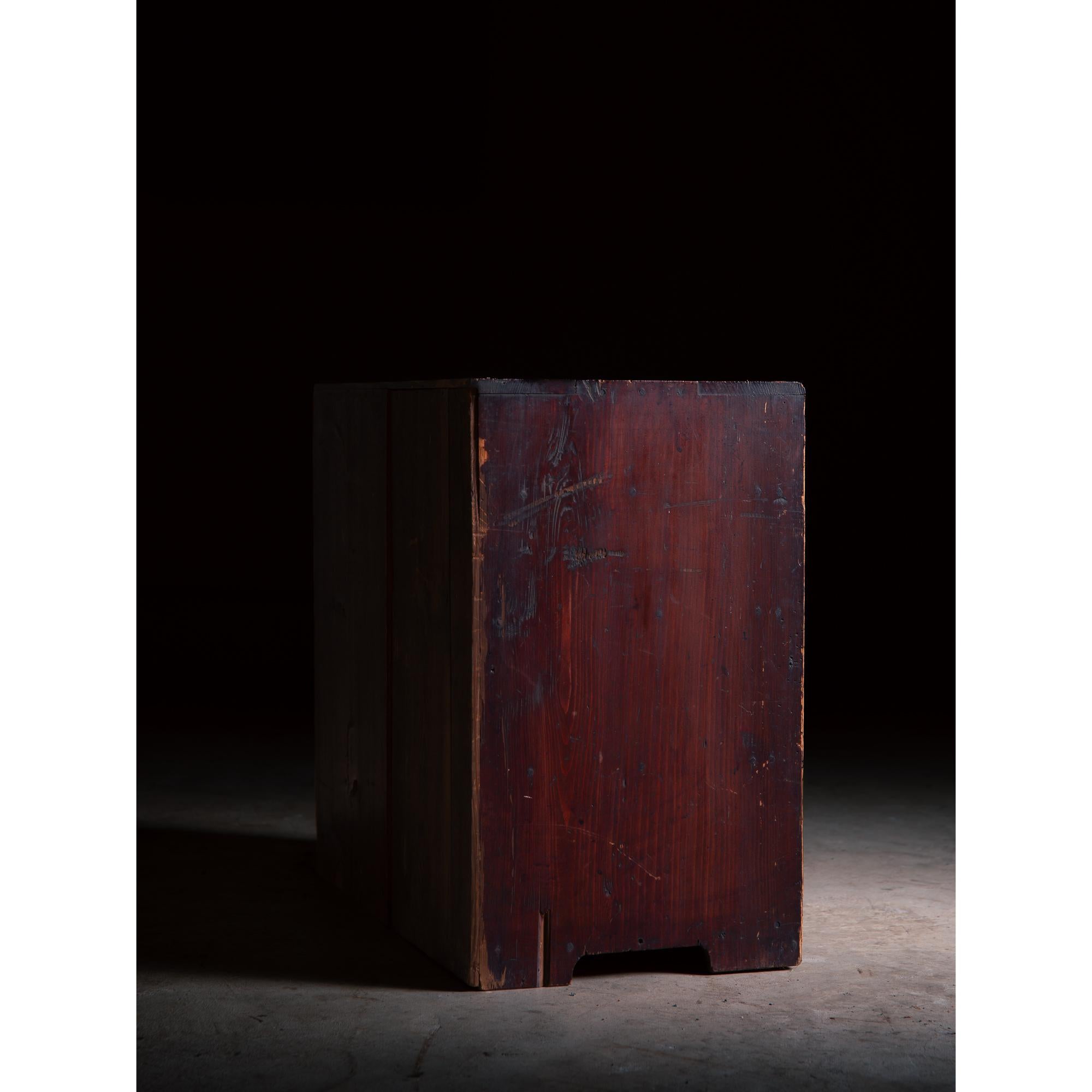Legno 1850s-60s Japanese antique box chest of drawers, Edo era. wabi sabi urushi tansu in vendita