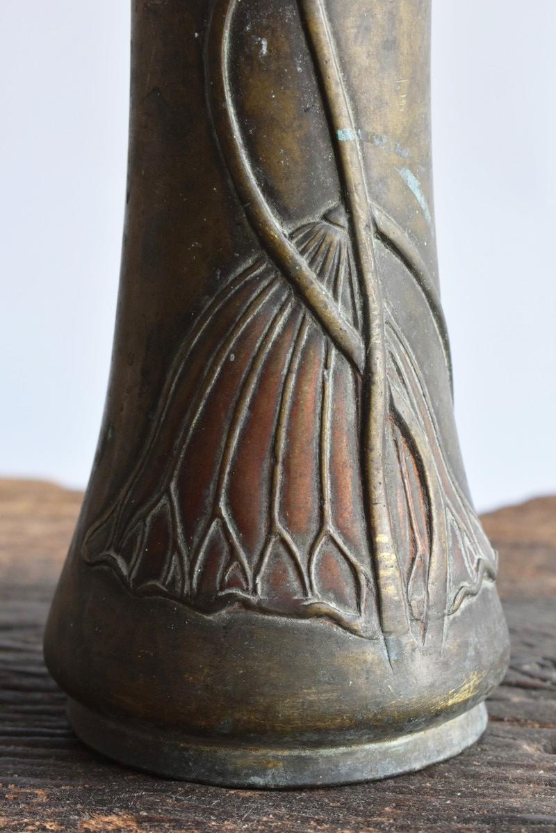 Vase japonais ancien / Sculpture de lotus / Vers le 19ème siècle en vente 4