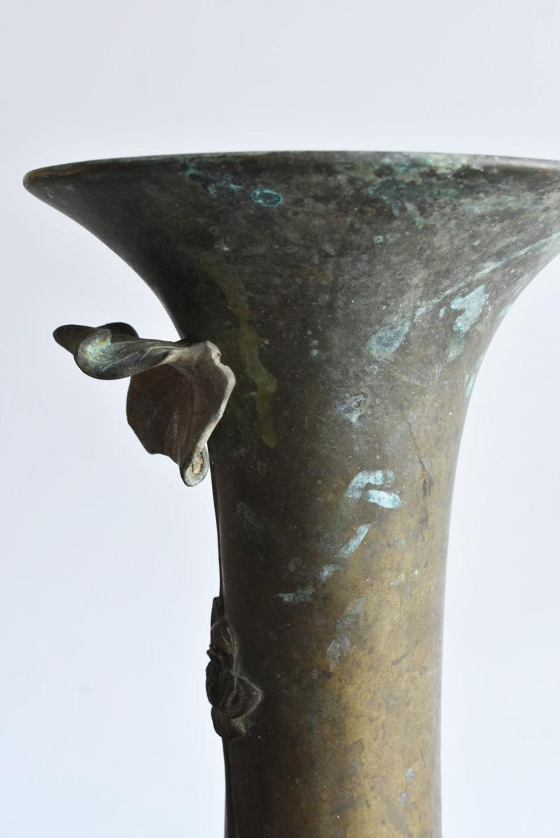 Vase japonais ancien / Sculpture de lotus / Vers le 19ème siècle en vente 5
