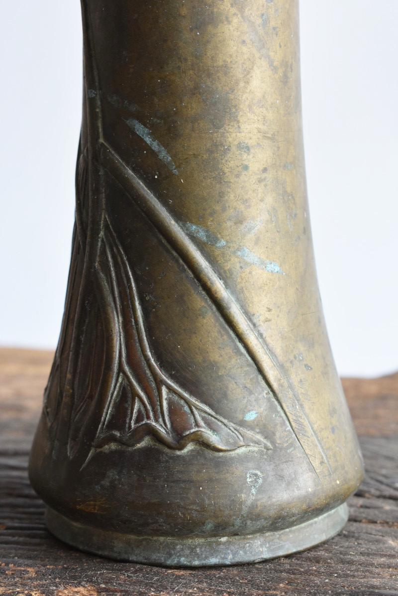 Japanese Antique Brass Vase / Lotus Sculpture / Around 19th Century For Sale 9