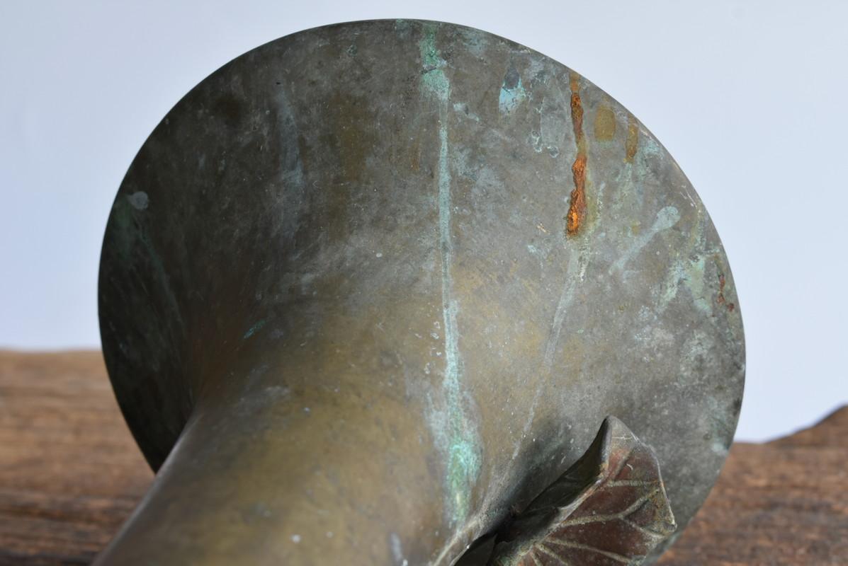 Vase japonais ancien / Sculpture de lotus / Vers le 19ème siècle en vente 8