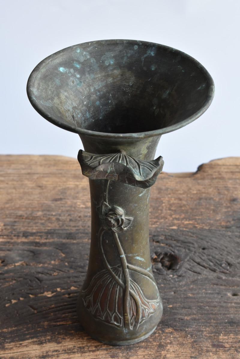 Japanese Antique Brass Vase / Lotus Sculpture / Around 19th Century For Sale 3