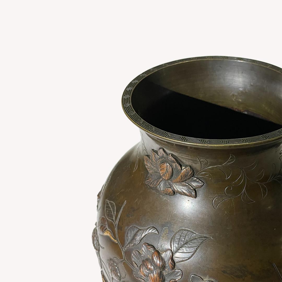 Bronze Japanese Antique Bronz Gilt Vase with Flower and Bird Design, Meiji Period For Sale