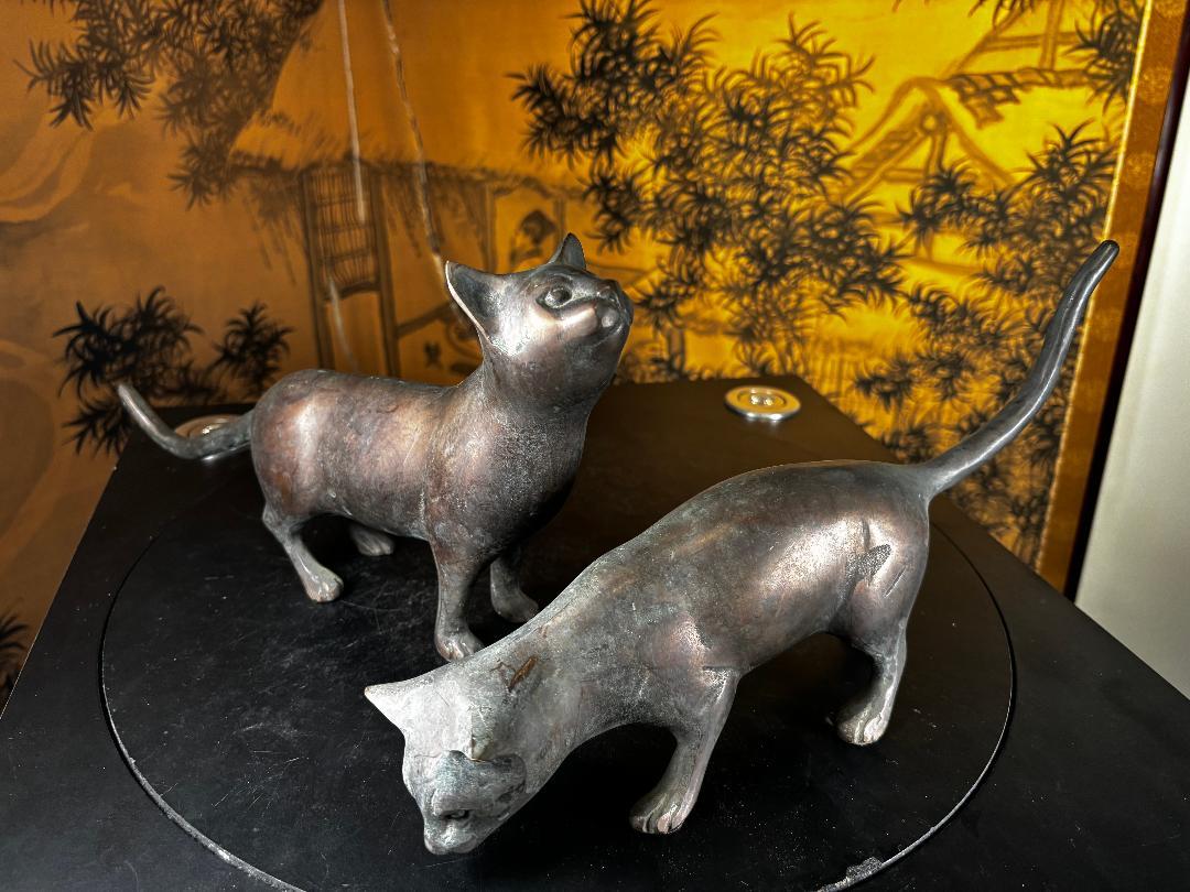 Japanese Antique Bronze Cats Pair Hand Cast With Playful Pose In Good Condition For Sale In South Burlington, VT