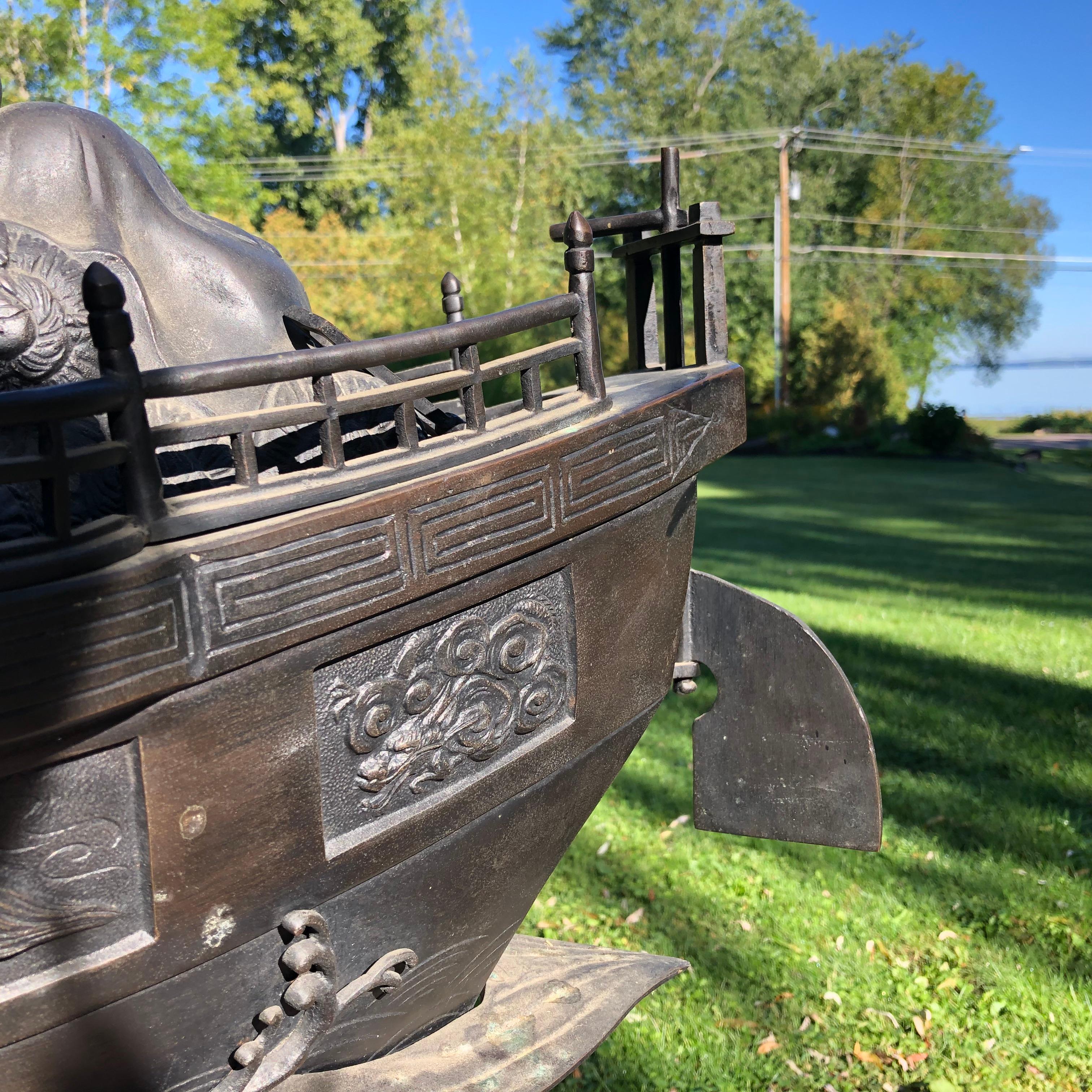 Bateau au trésor japonais en bronze ancien 