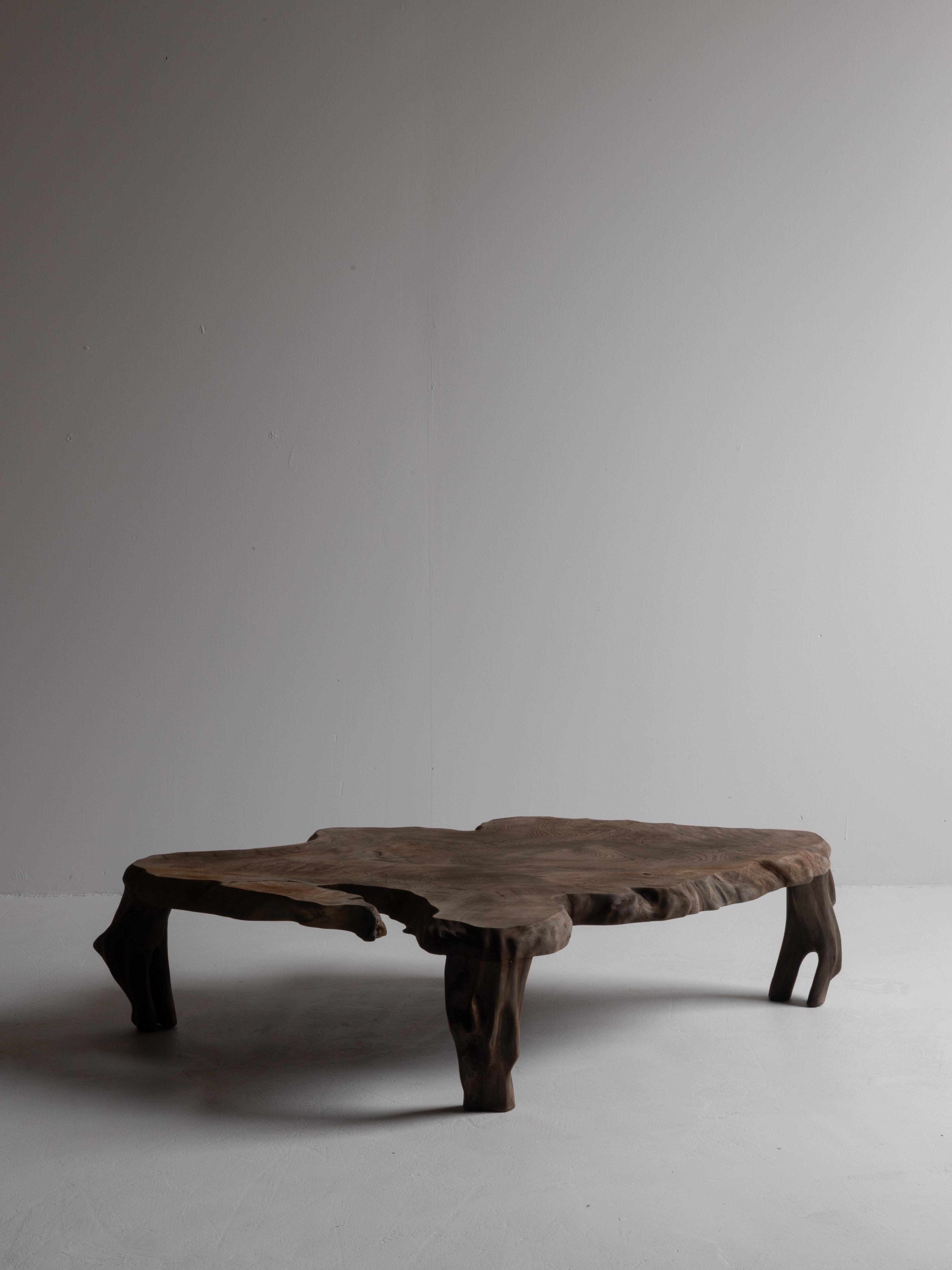 Antiquités japonaises Brutalist  Table basse 1900-1940 / Table d'appoint Wabi Sabi en vente 2