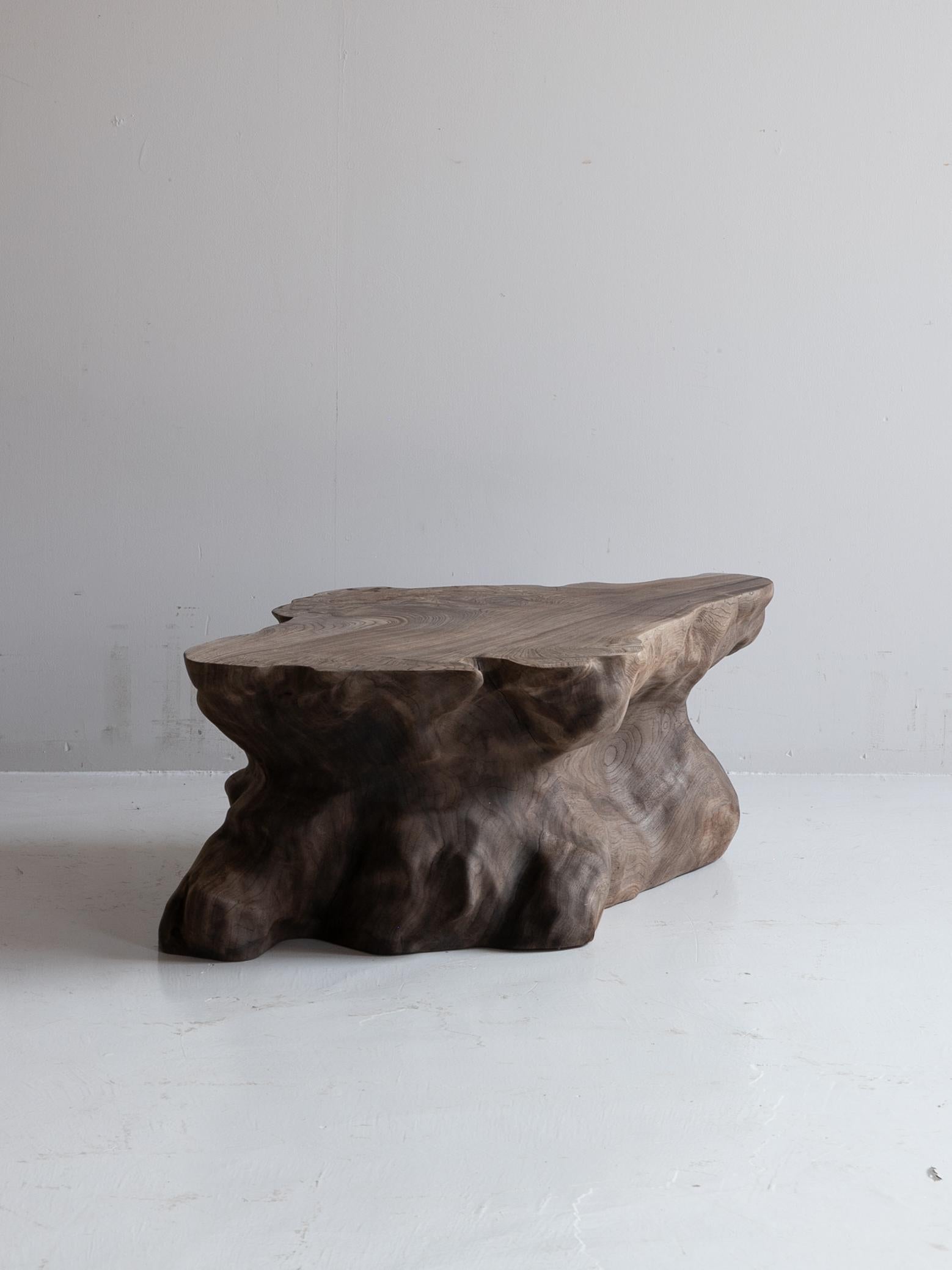 Antiquités japonaises Brutalist  Table basse 1900-1940 / Table d'appoint Wabi Sabi en vente 3