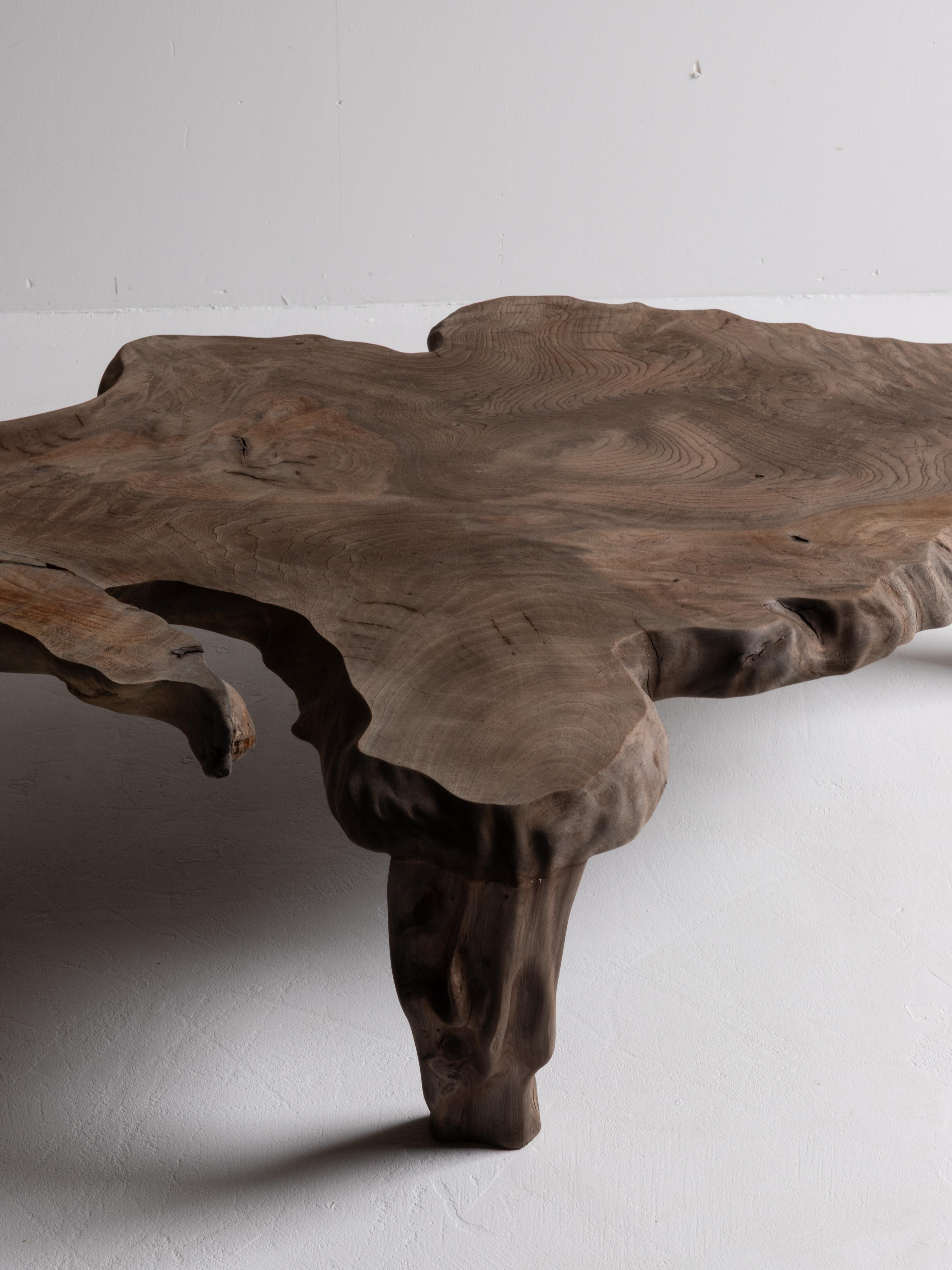 Antiquités japonaises Brutalist  Table basse 1900-1940 / Table d'appoint Wabi Sabi en vente 3
