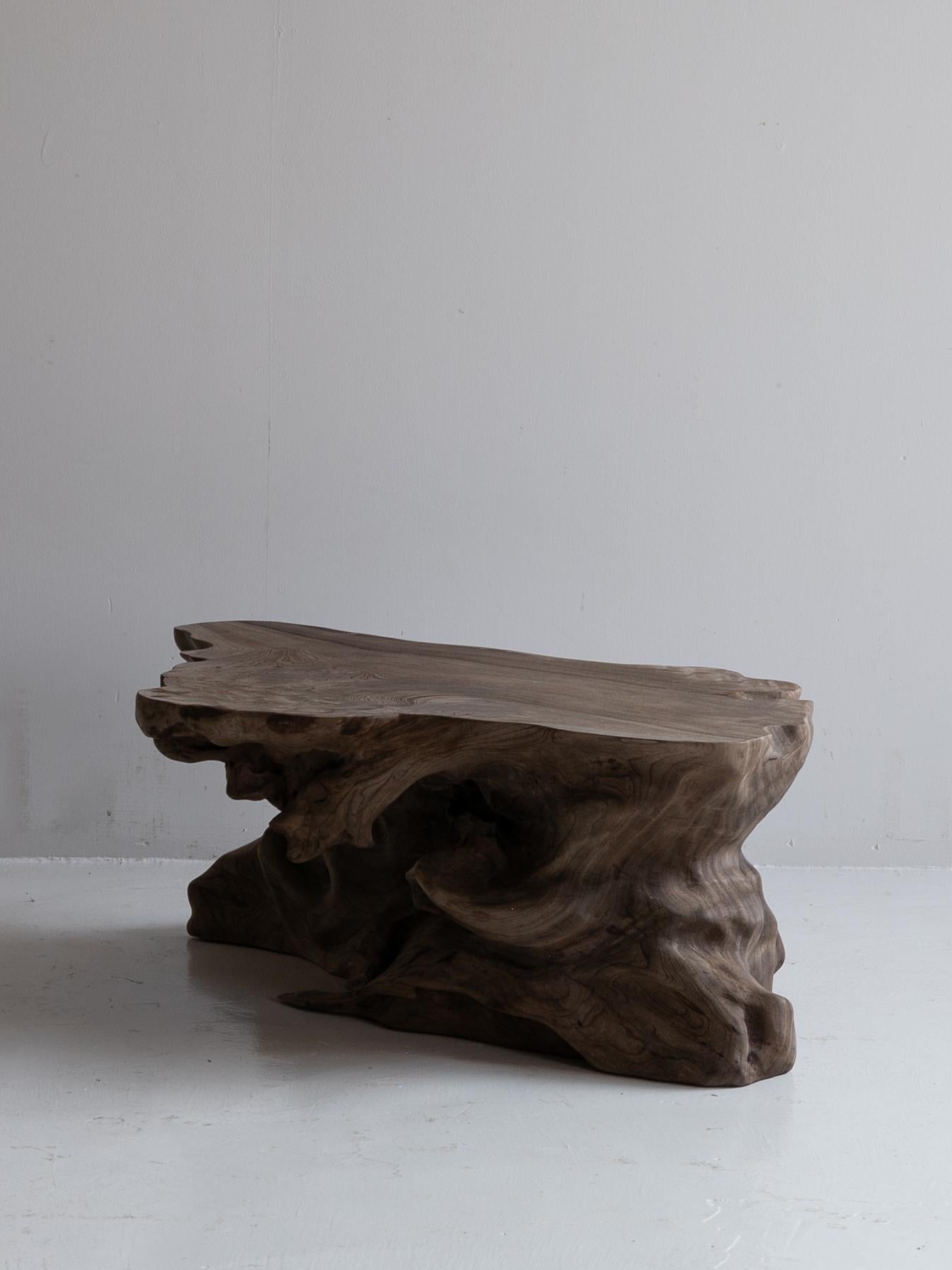 Antiquités japonaises Brutalist  Table basse 1900-1940 / Table d'appoint Wabi Sabi en vente 4