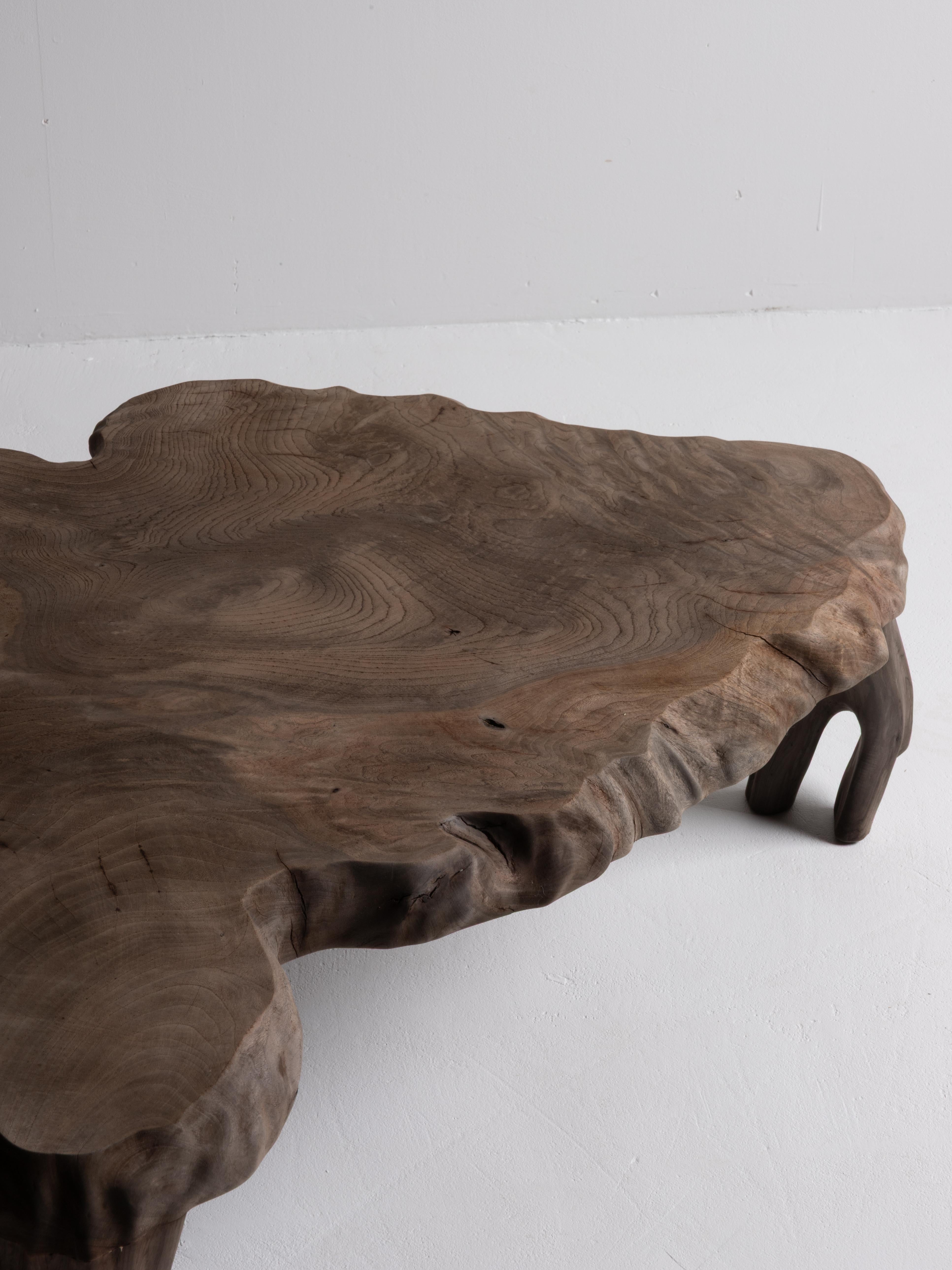 Antiquités japonaises Brutalist  Table basse 1900-1940 / Table d'appoint Wabi Sabi en vente 4