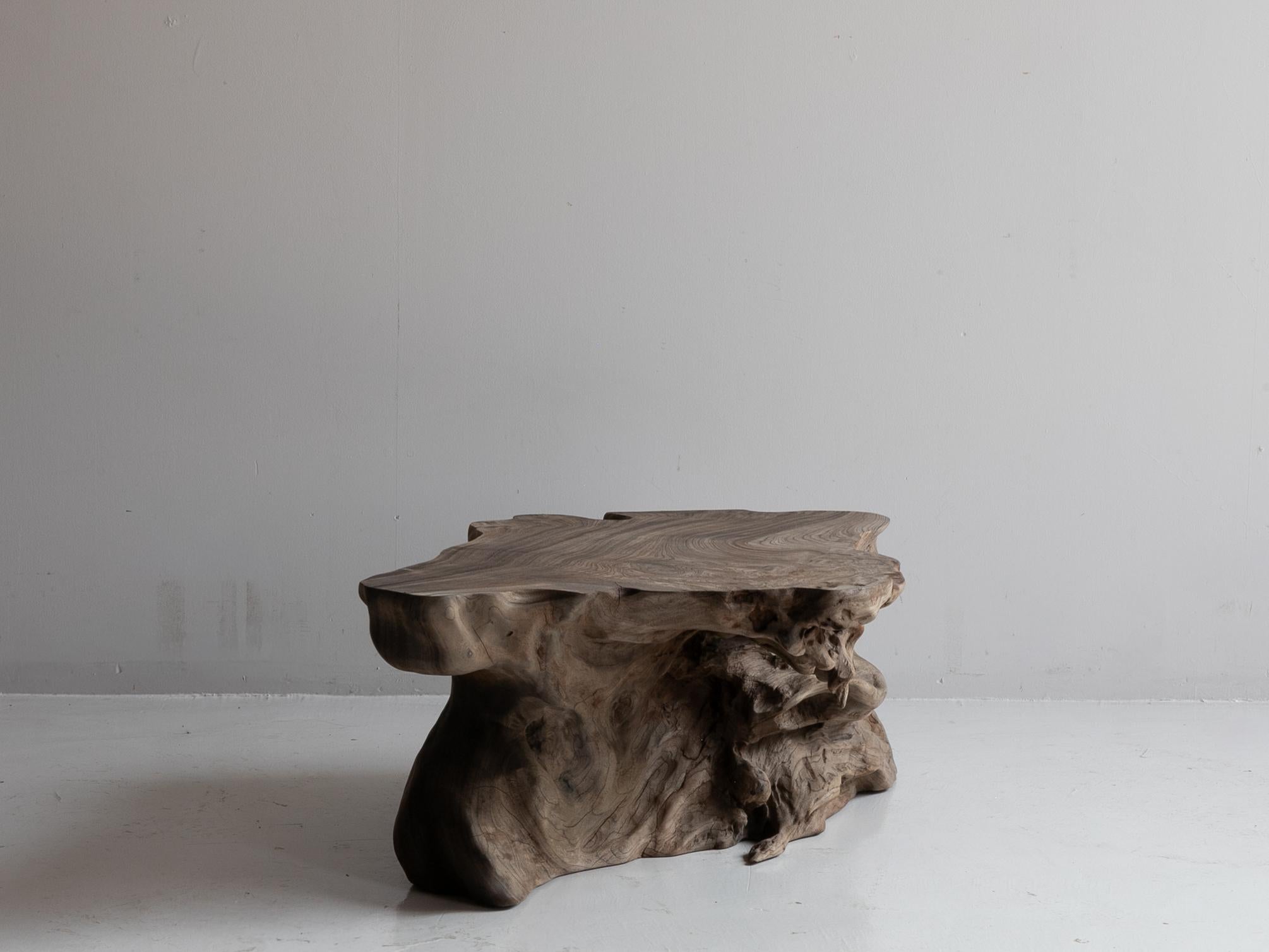 Antiquités japonaises Brutalist  Table basse 1900-1940 / Table d'appoint Wabi Sabi en vente 5