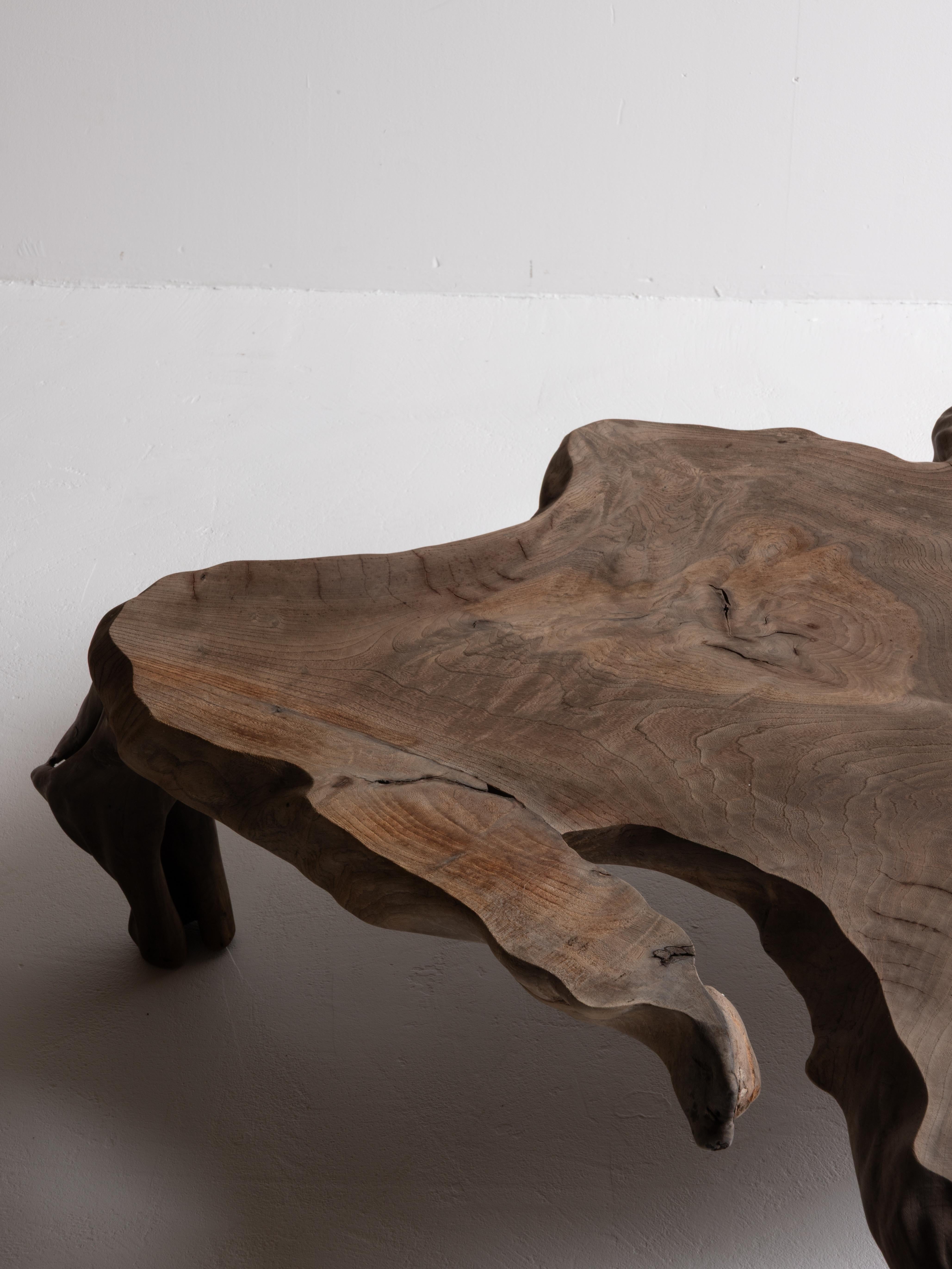 Antiquités japonaises Brutalist  Table basse 1900-1940 / Table d'appoint Wabi Sabi en vente 5