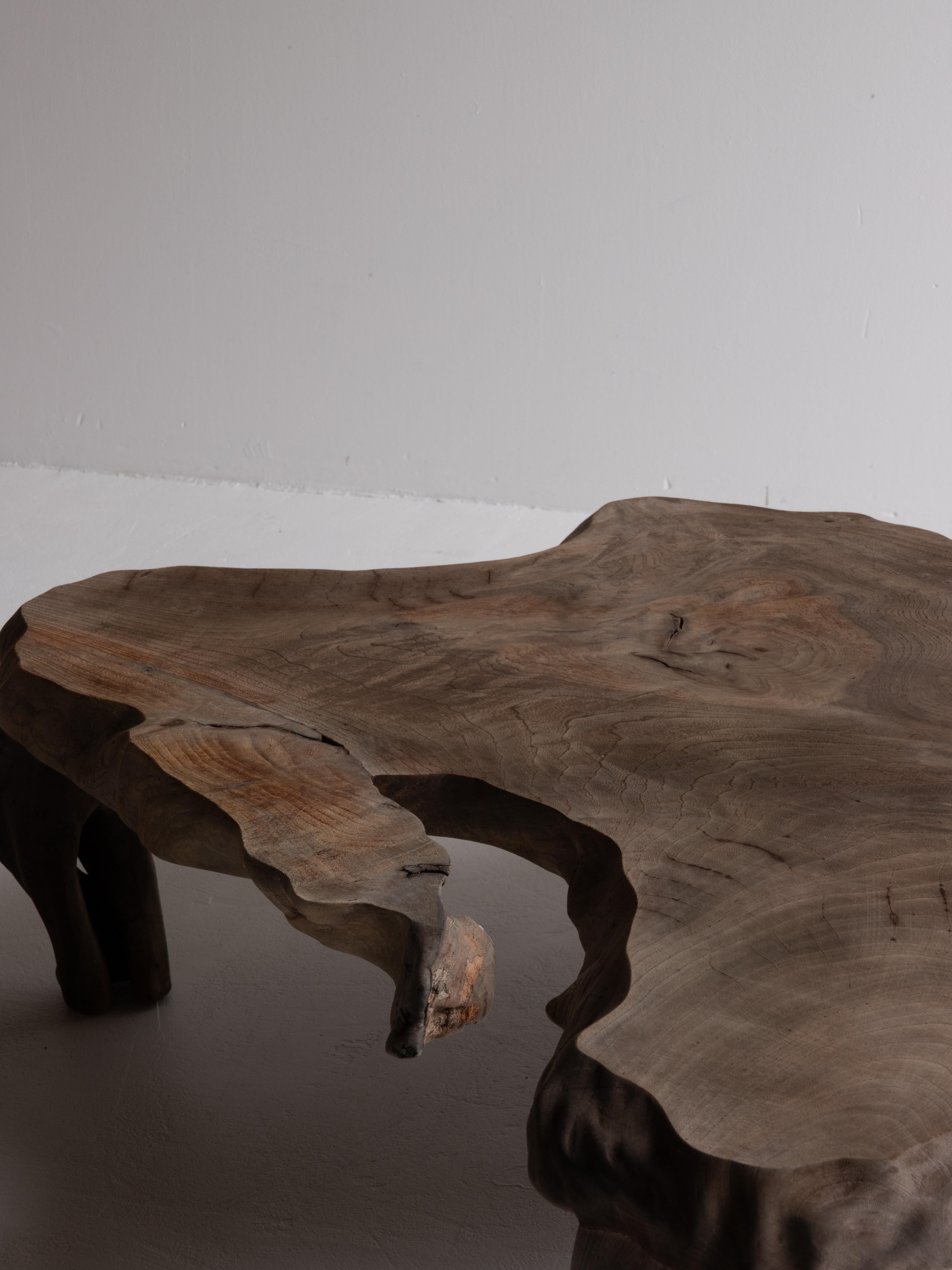 Antiquités japonaises Brutalist  Table basse 1900-1940 / Table d'appoint Wabi Sabi en vente 7