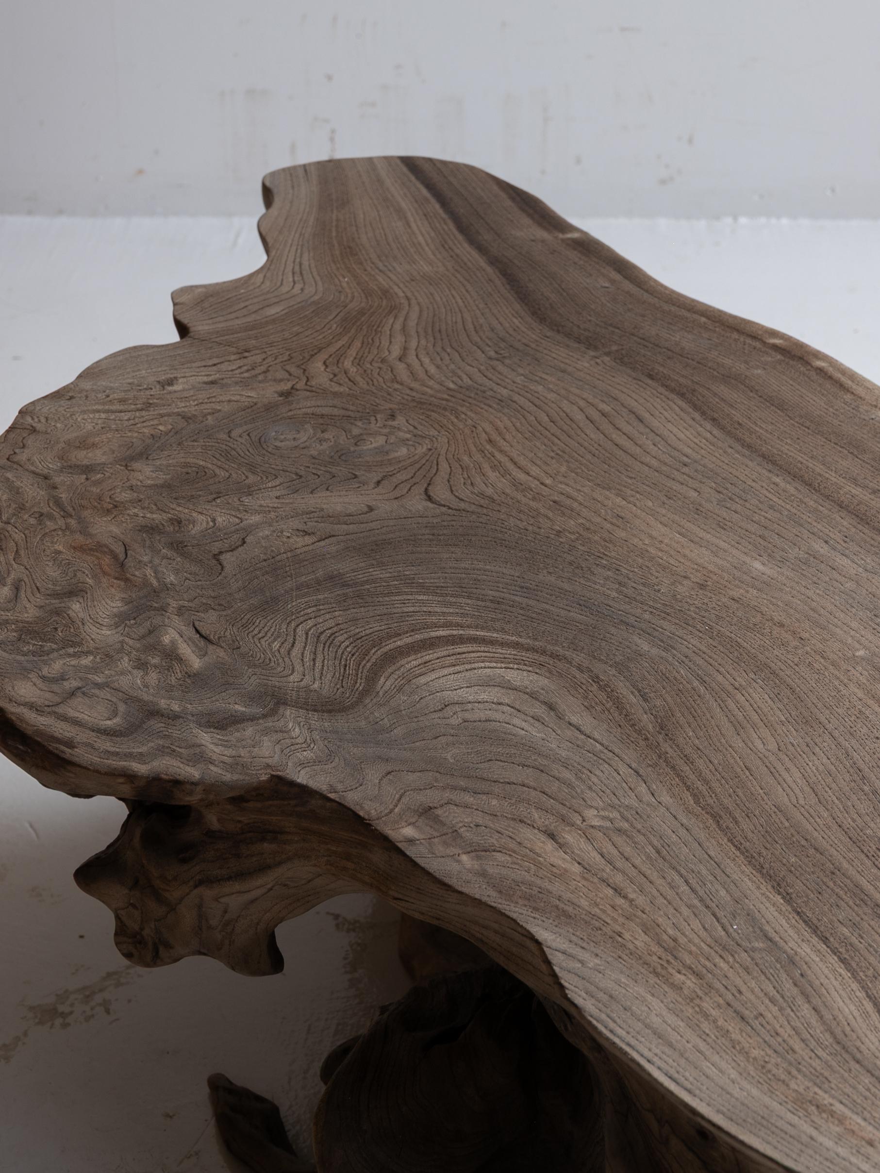Antiquités japonaises Brutalist  Table basse 1900-1940 / Table d'appoint Wabi Sabi en vente 8