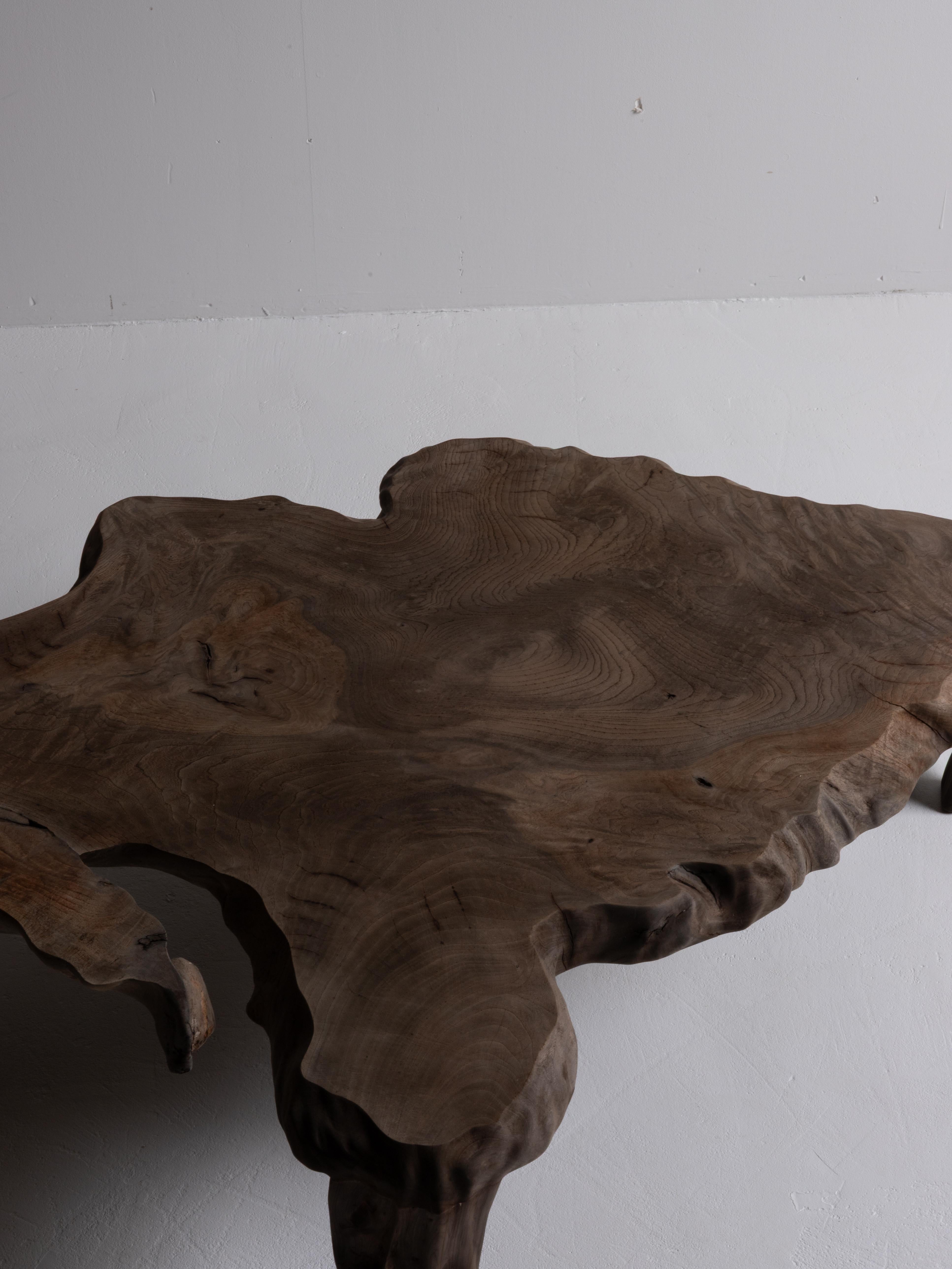 Antiquités japonaises Brutalist  Table basse 1900-1940 / Table d'appoint Wabi Sabi en vente 8