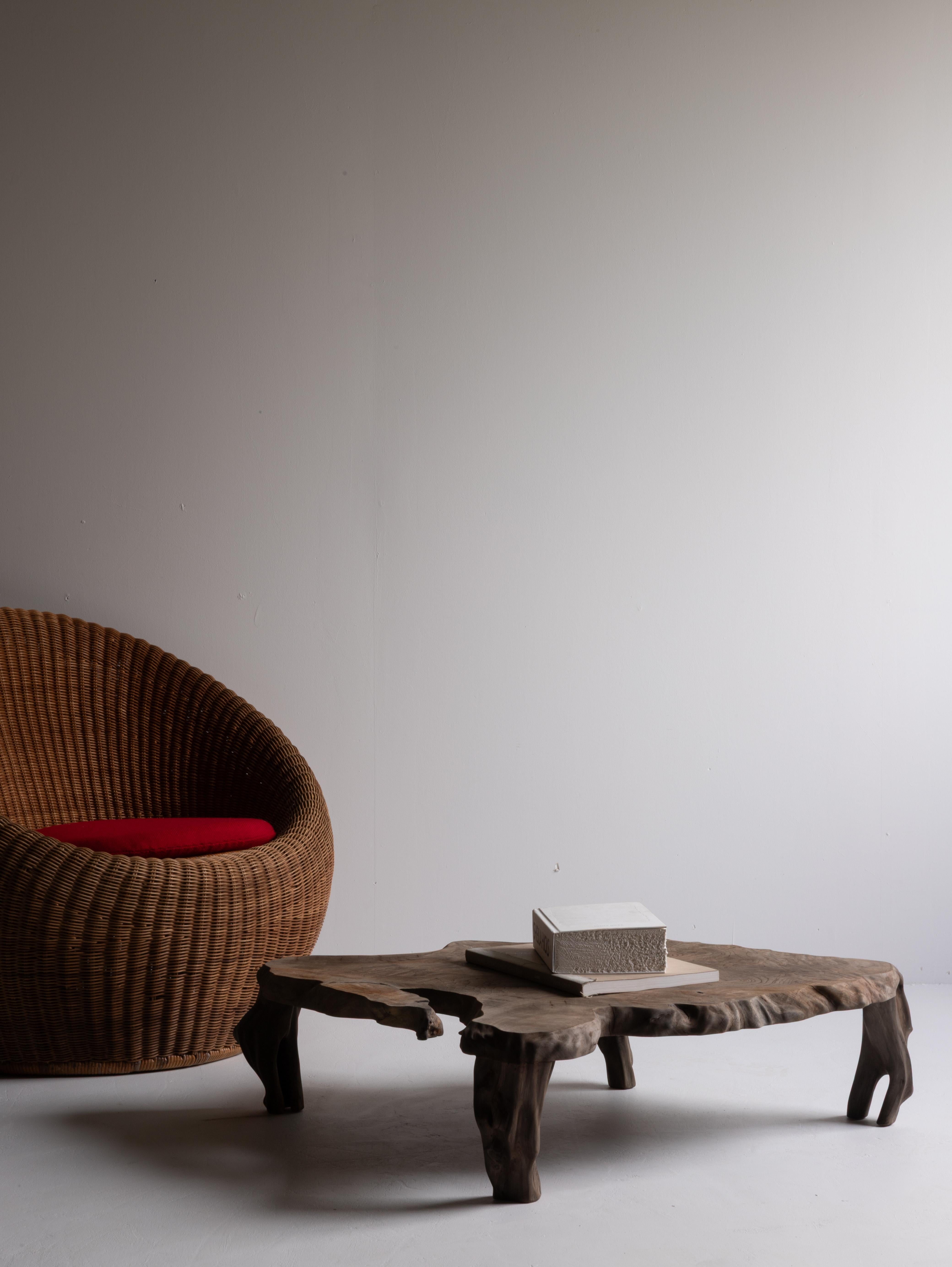 Antiquités japonaises Brutalist  Table basse 1900-1940 / Table d'appoint Wabi Sabi en vente 11