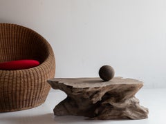 Japanische Antike Brutalist  Niedriger Tisch 1900er-1940er Jahre / Beistelltisch Wabi Sabi