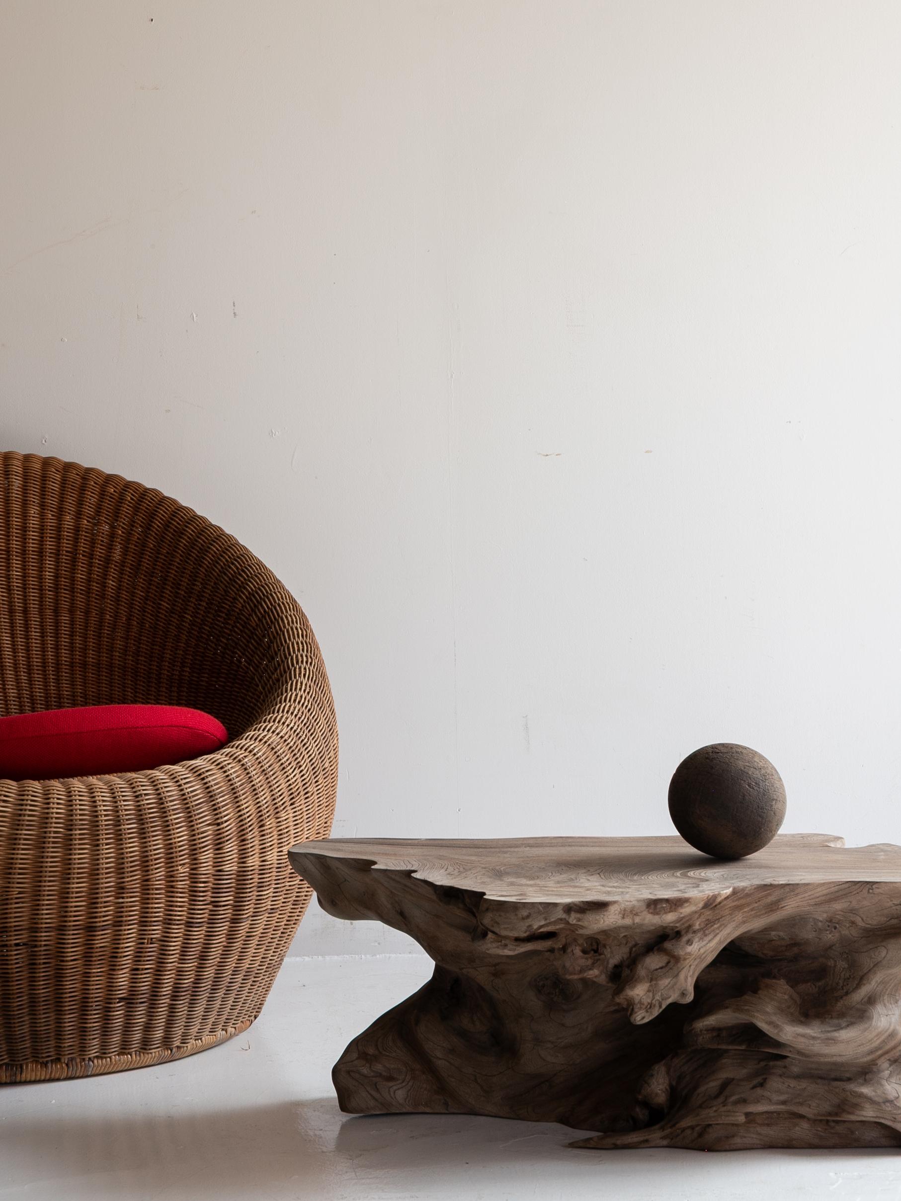 Showa Antiquités japonaises Brutalist  Table basse 1900-1940 / Table d'appoint Wabi Sabi en vente