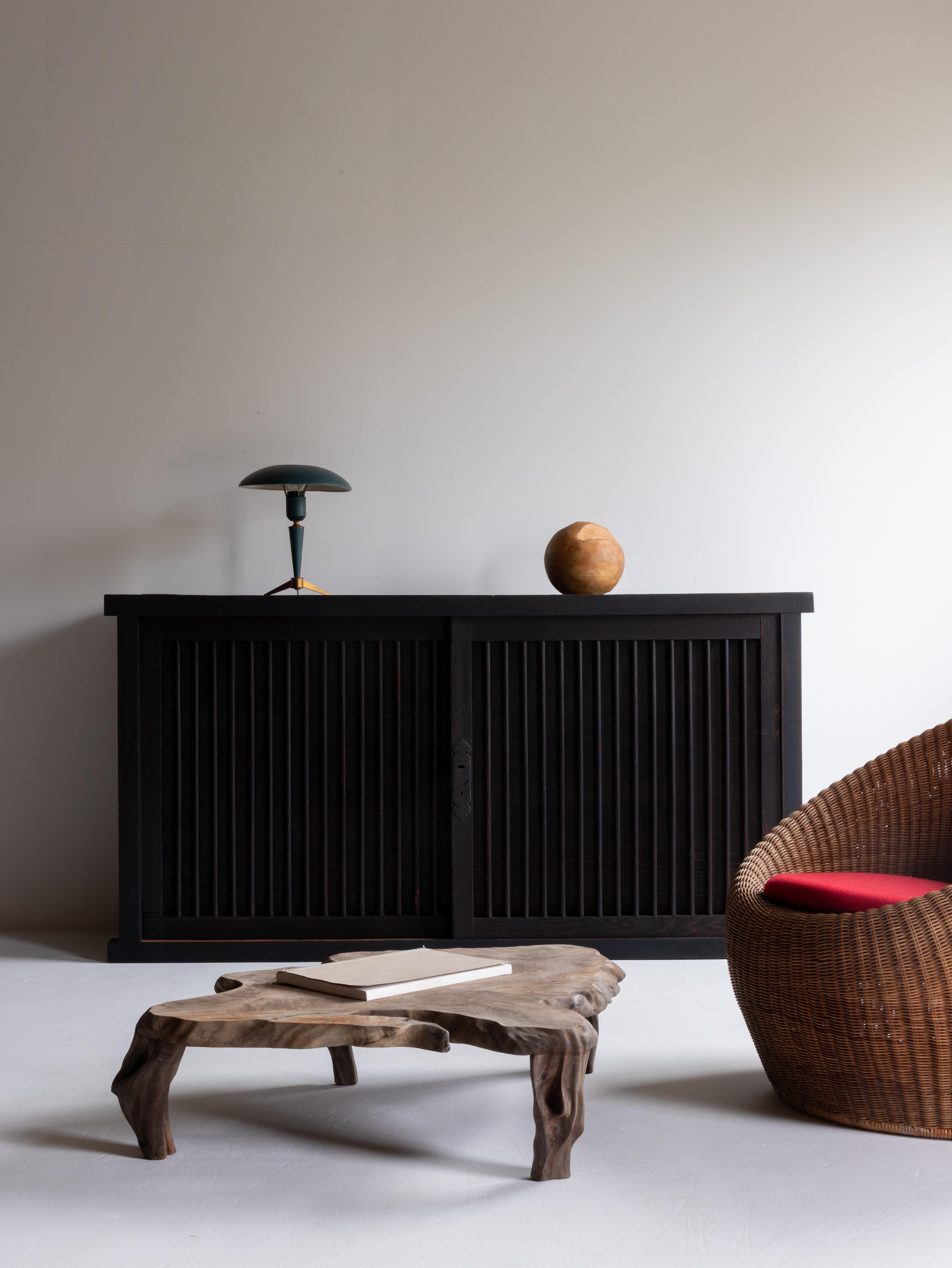 Taisho Antiquités japonaises Brutalist  Table basse 1900-1940 / Table d'appoint Wabi Sabi en vente