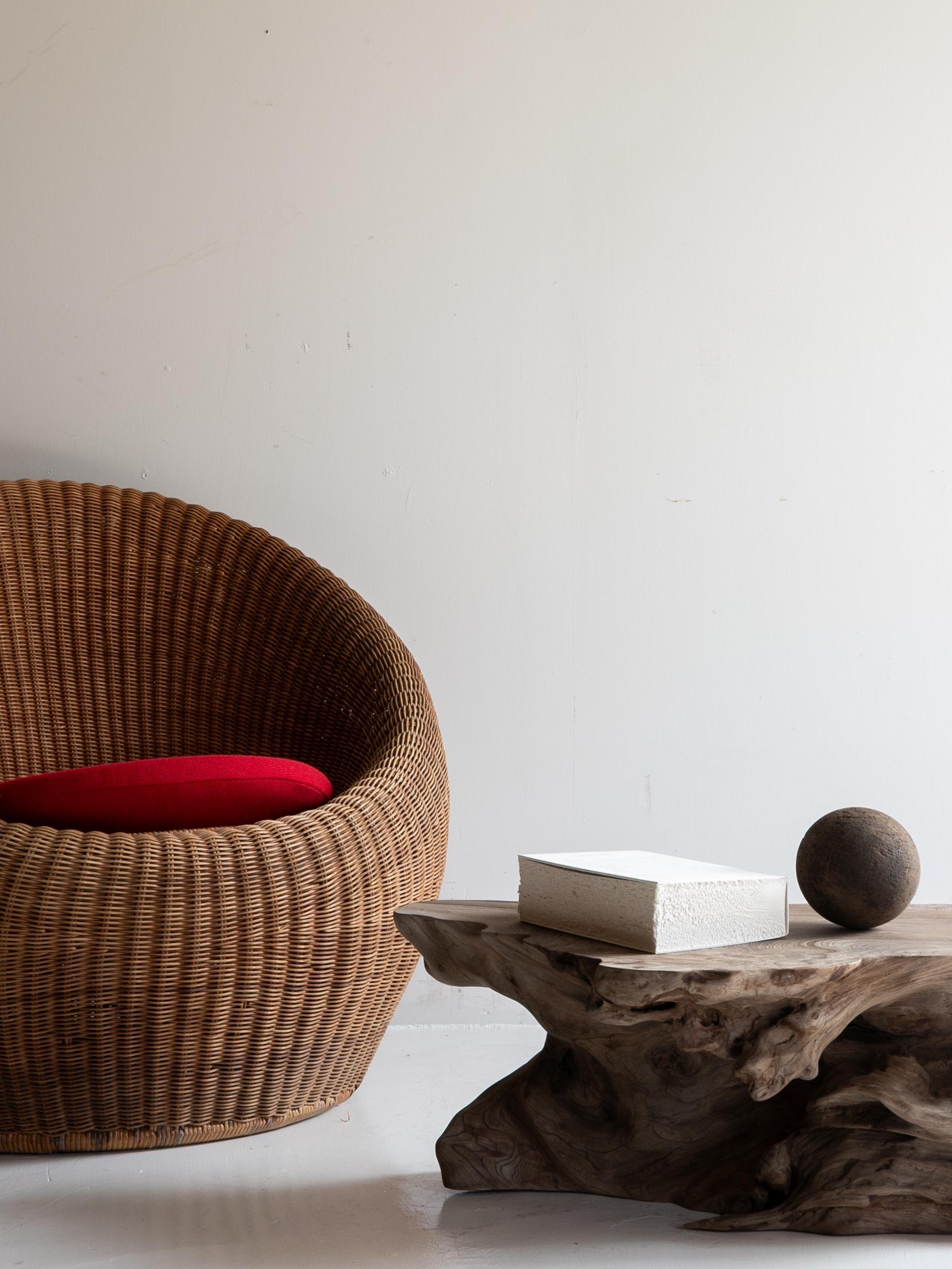 Japonais Antiquités japonaises Brutalist  Table basse 1900-1940 / Table d'appoint Wabi Sabi en vente