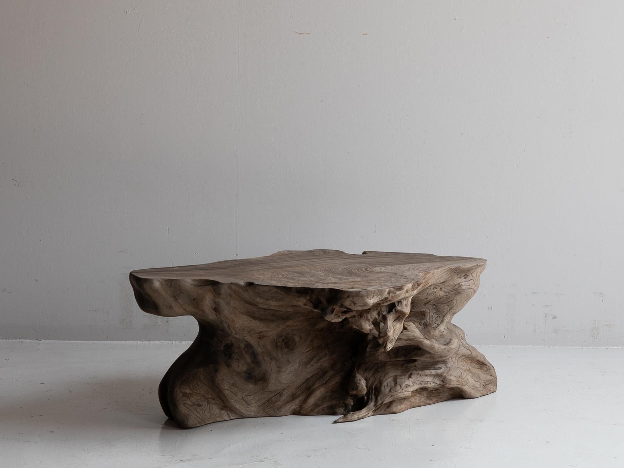 Bois Antiquités japonaises Brutalist  Table basse 1900-1940 / Table d'appoint Wabi Sabi en vente