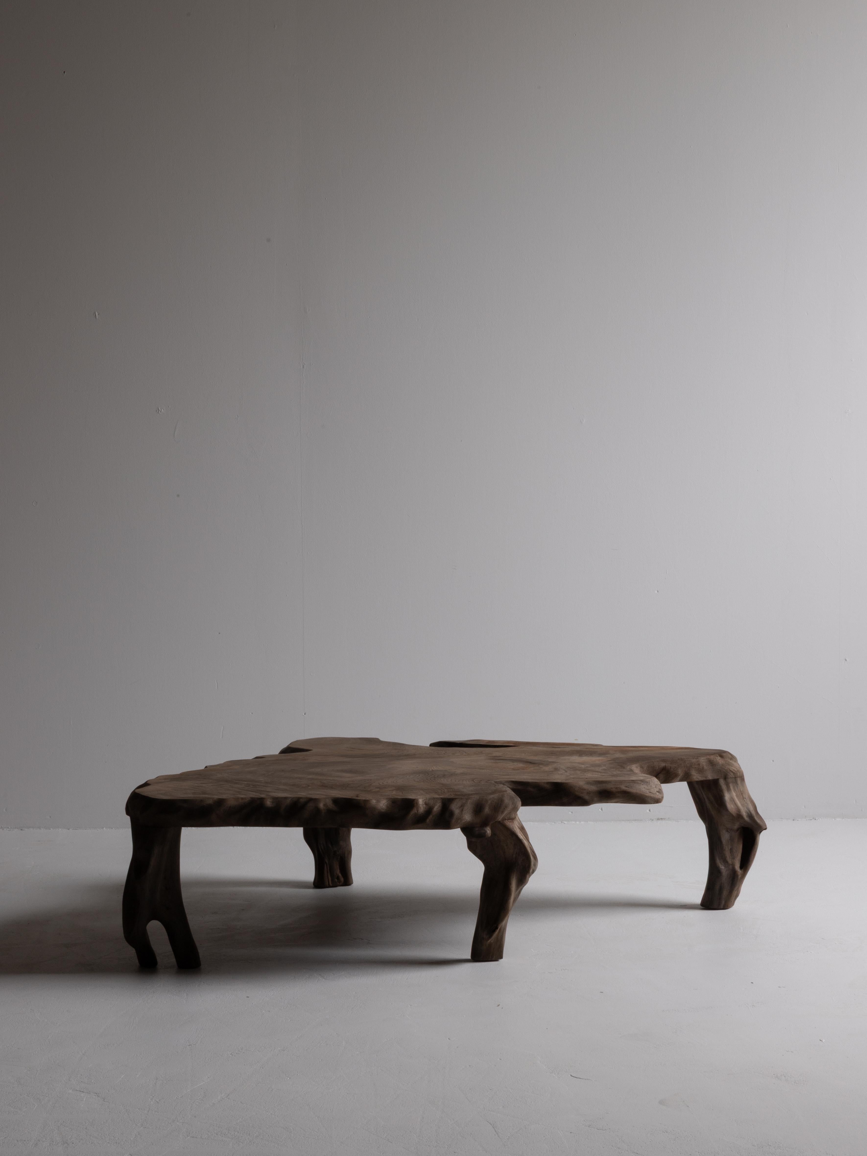 Bois Antiquités japonaises Brutalist  Table basse 1900-1940 / Table d'appoint Wabi Sabi en vente