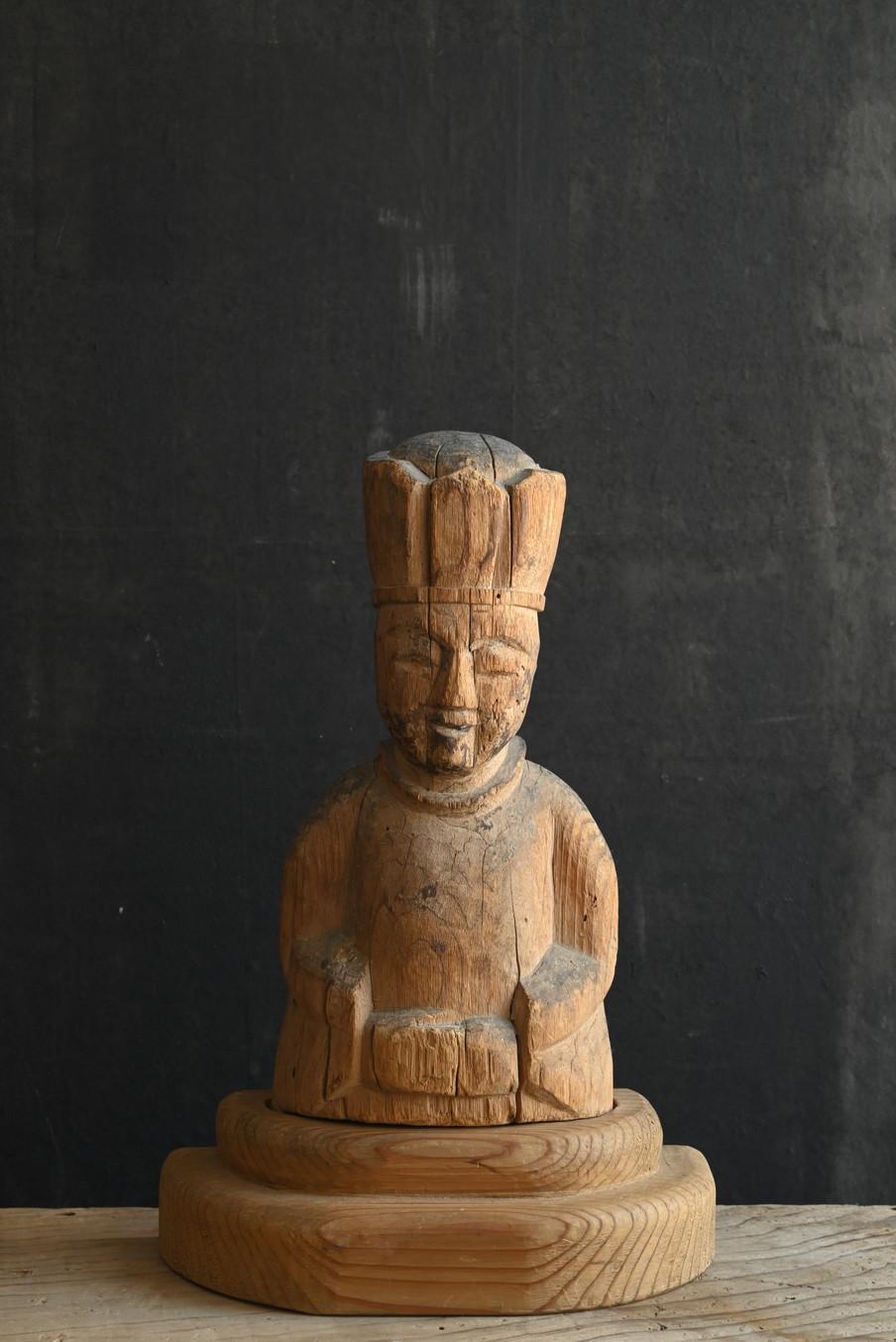 This wooden Buddhist statue (made from cypress wood) is thought to have been made in the Edo period, probably around the 18th or 19th century. It is one of the types of statues known as 