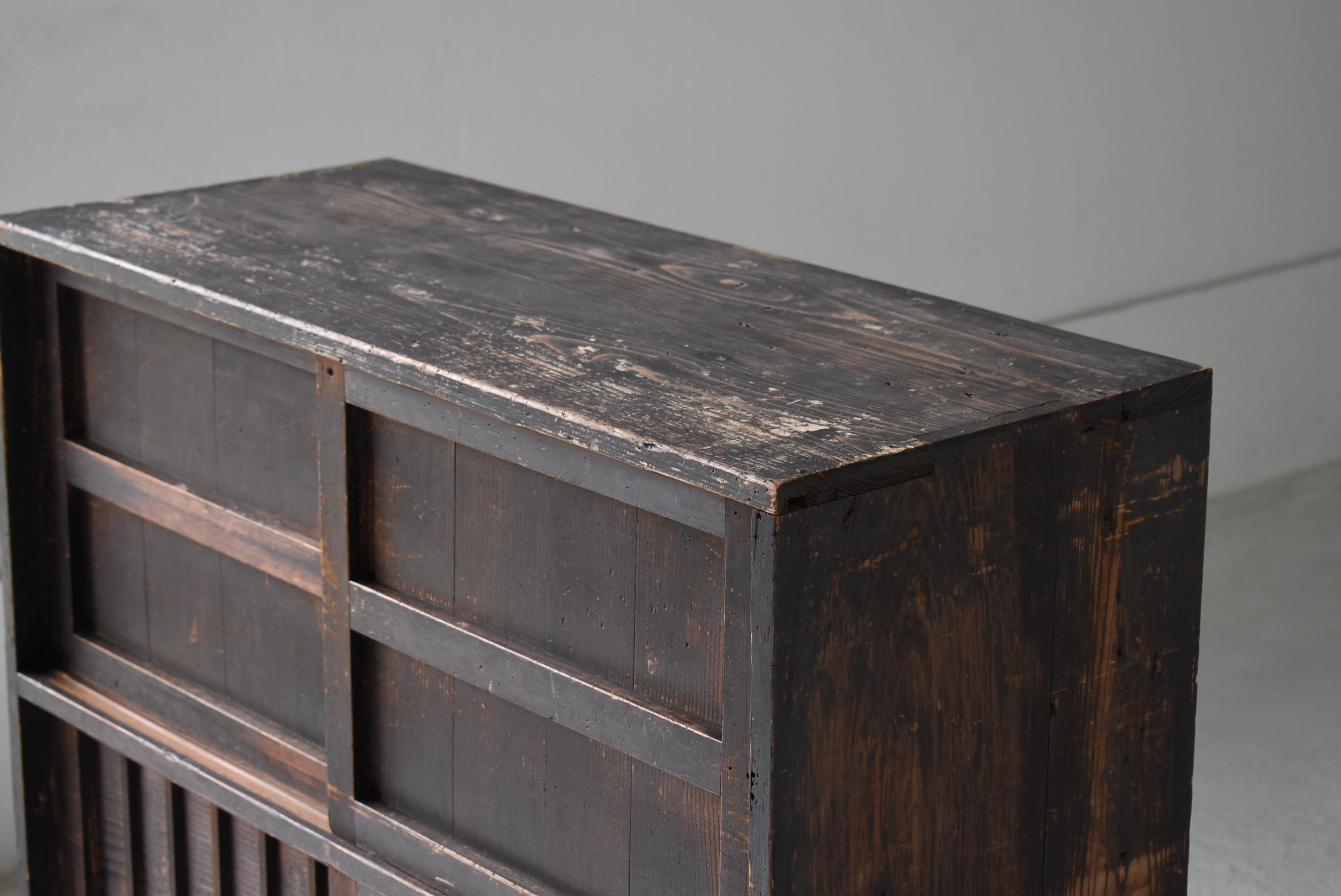 Taisho Japanese Antique Cabinet 1860s-1920s / Tansu Sideboard Wabisabi en vente