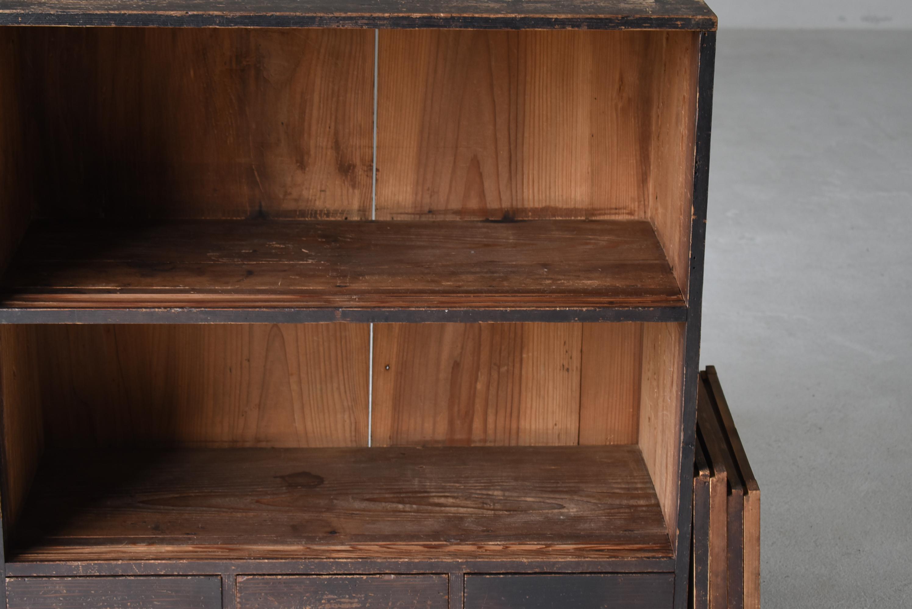Japanese Antique Cabinet 1860s-1920s / Tansu Sideboard Wabisabi en vente 1
