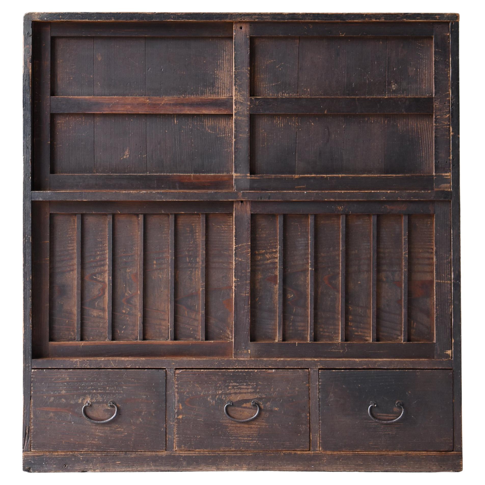 Japanese Antique Cabinet 1860s-1920s / Tansu Sideboard Wabisabi en vente