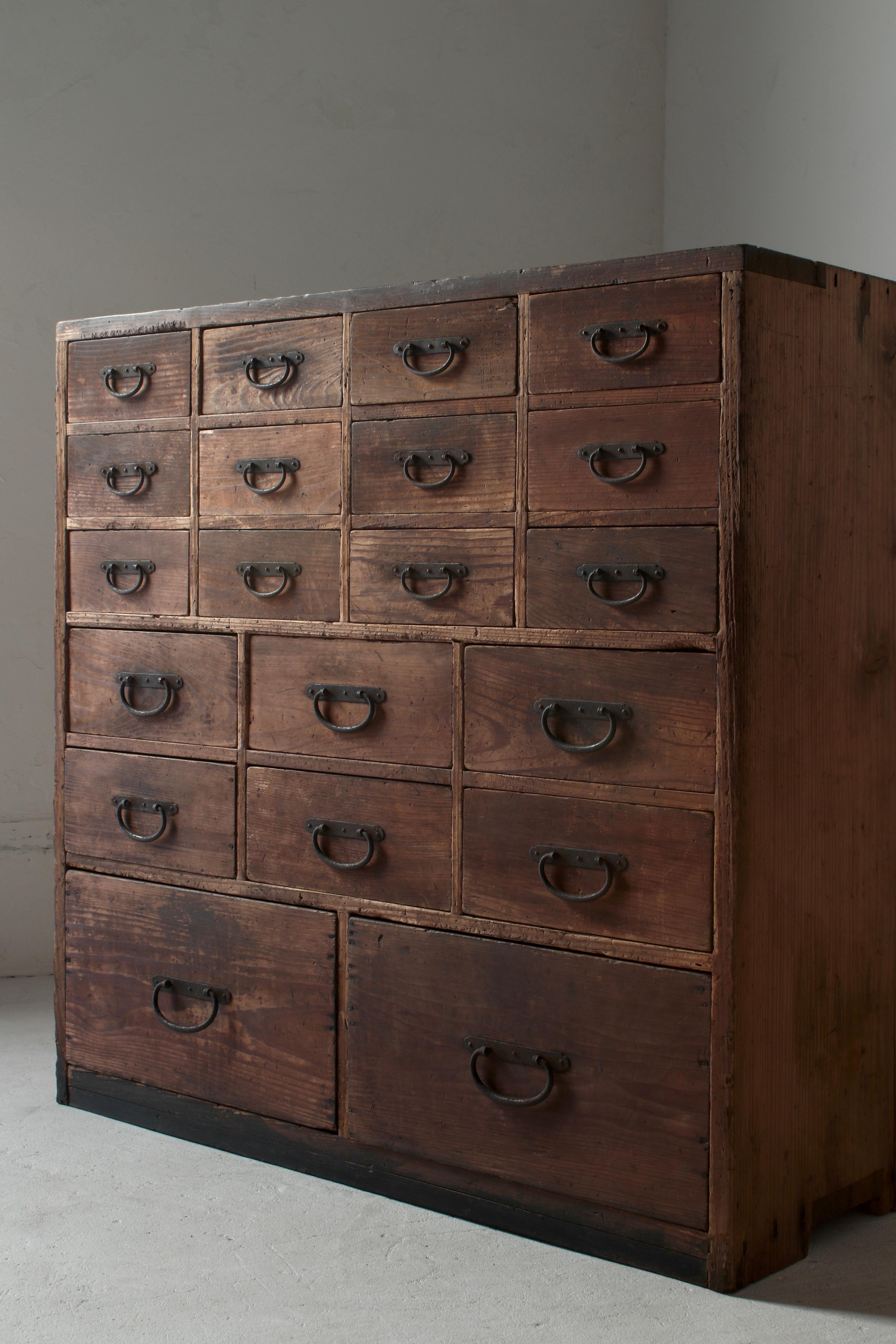 Antike japanische Kommoden / Tansu-Aufbewahrung 1868-1912er Jahre / Wabi-Sabi (19. Jahrhundert) im Angebot