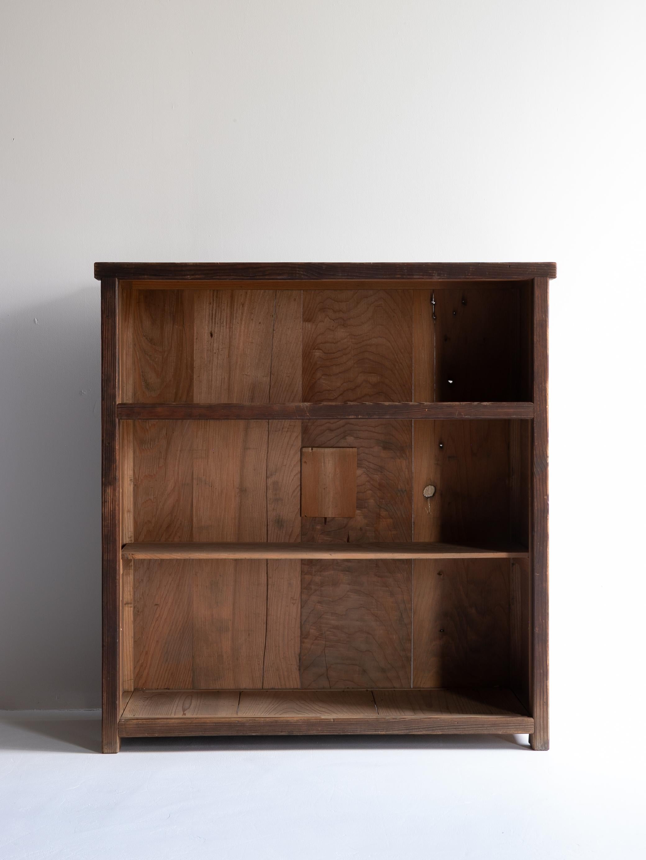Cèdre Cabinet ancien japonais / Wabisabi / Période Taishō-Shōwa (1910s-1940s) en vente